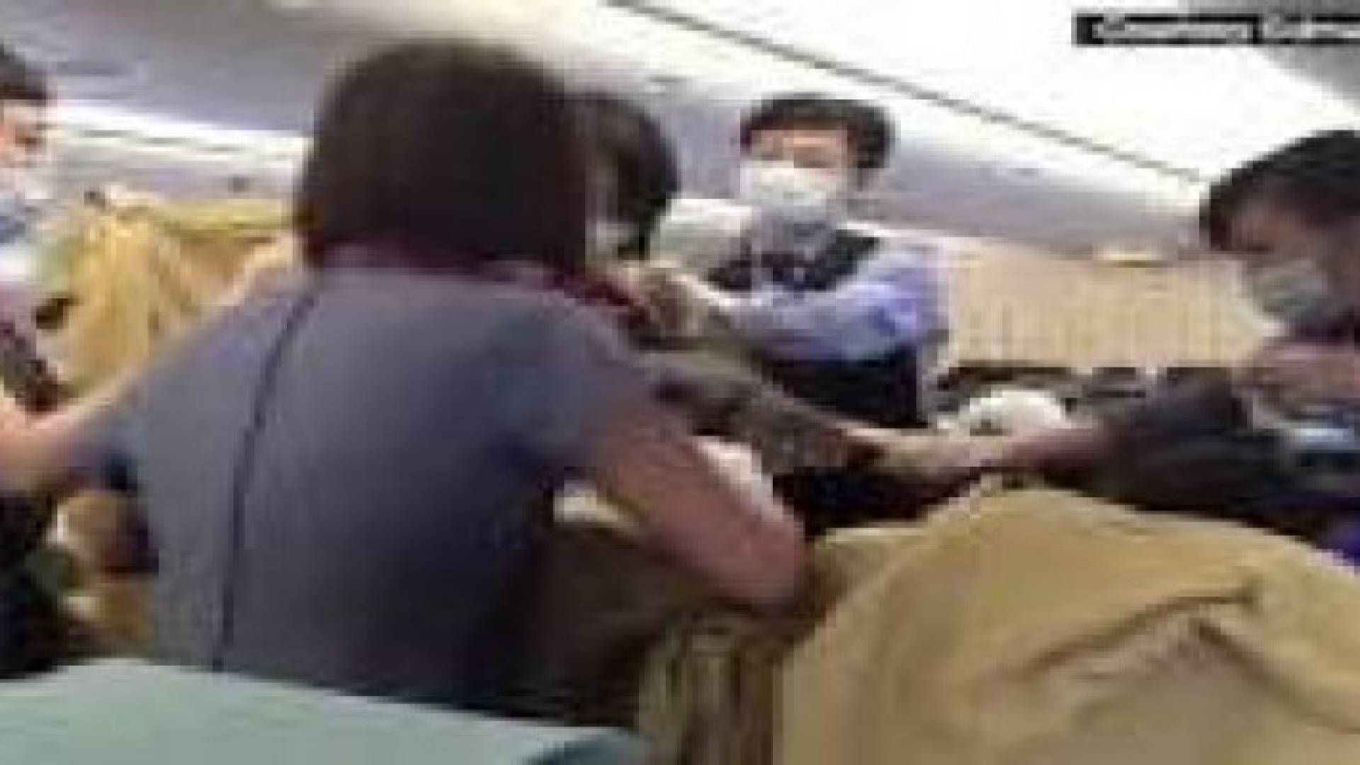 طفلة صينية تولد على متن الطائرة