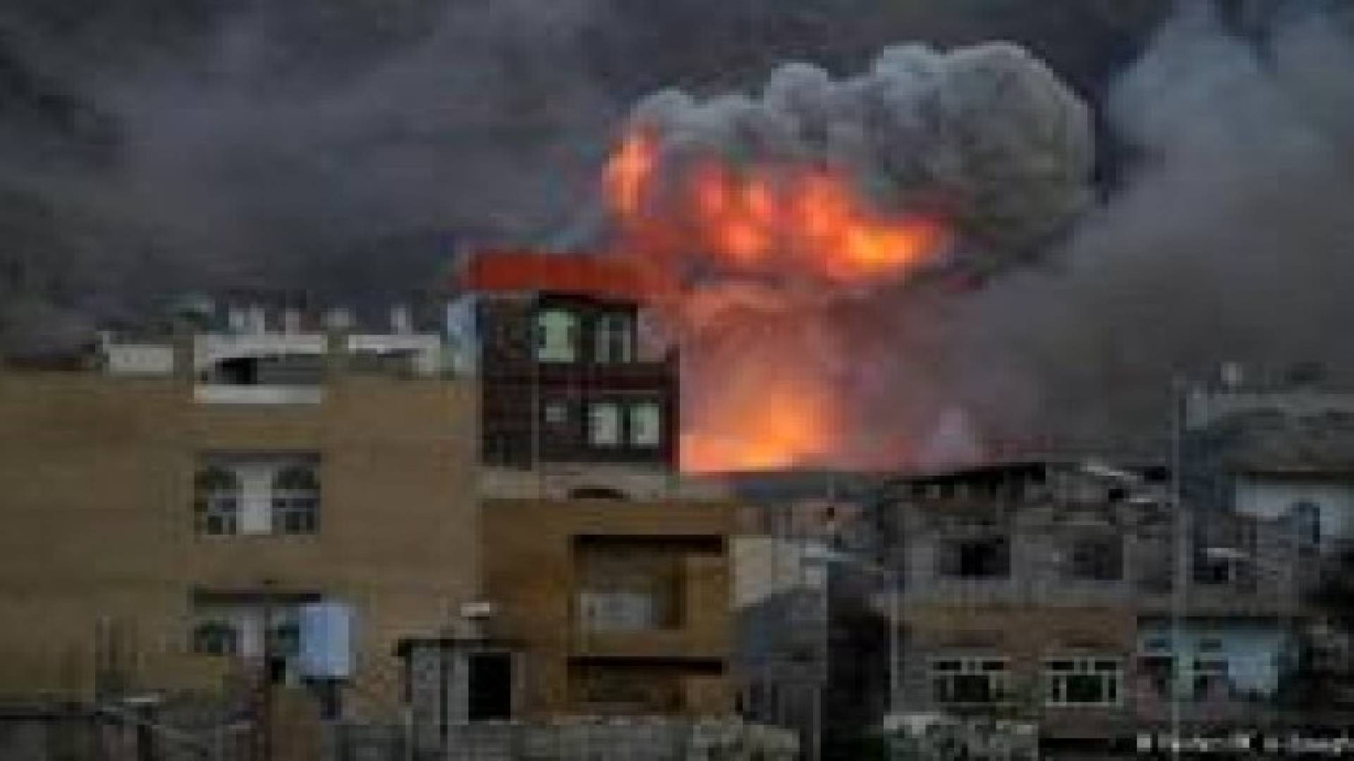 معارك "طاحنة" في تعز و انفجارات تهز صنعاء