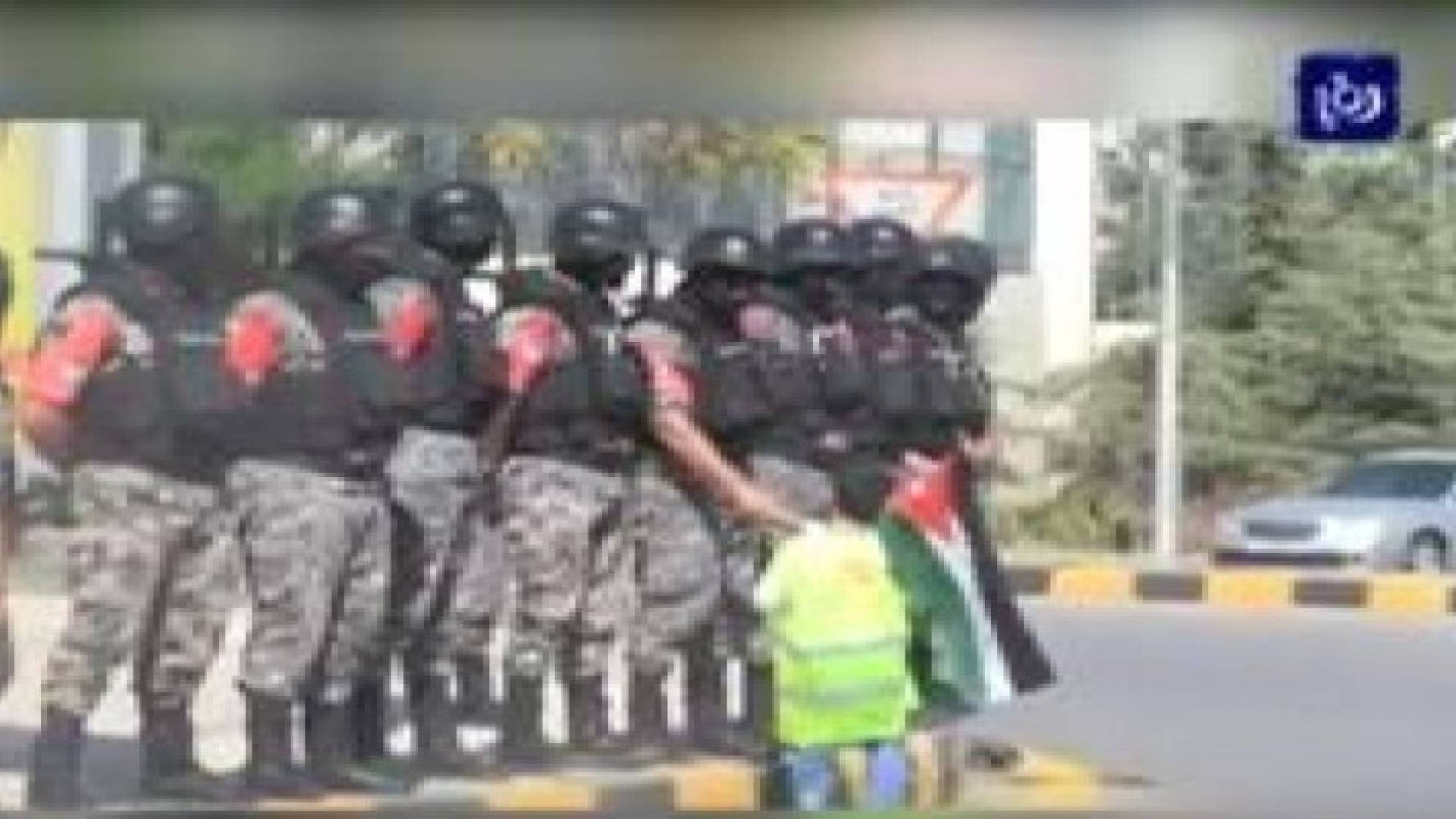 شاهد بالفيديو: كيف تعامل الدرك مع طفل في اعتصام الرابع