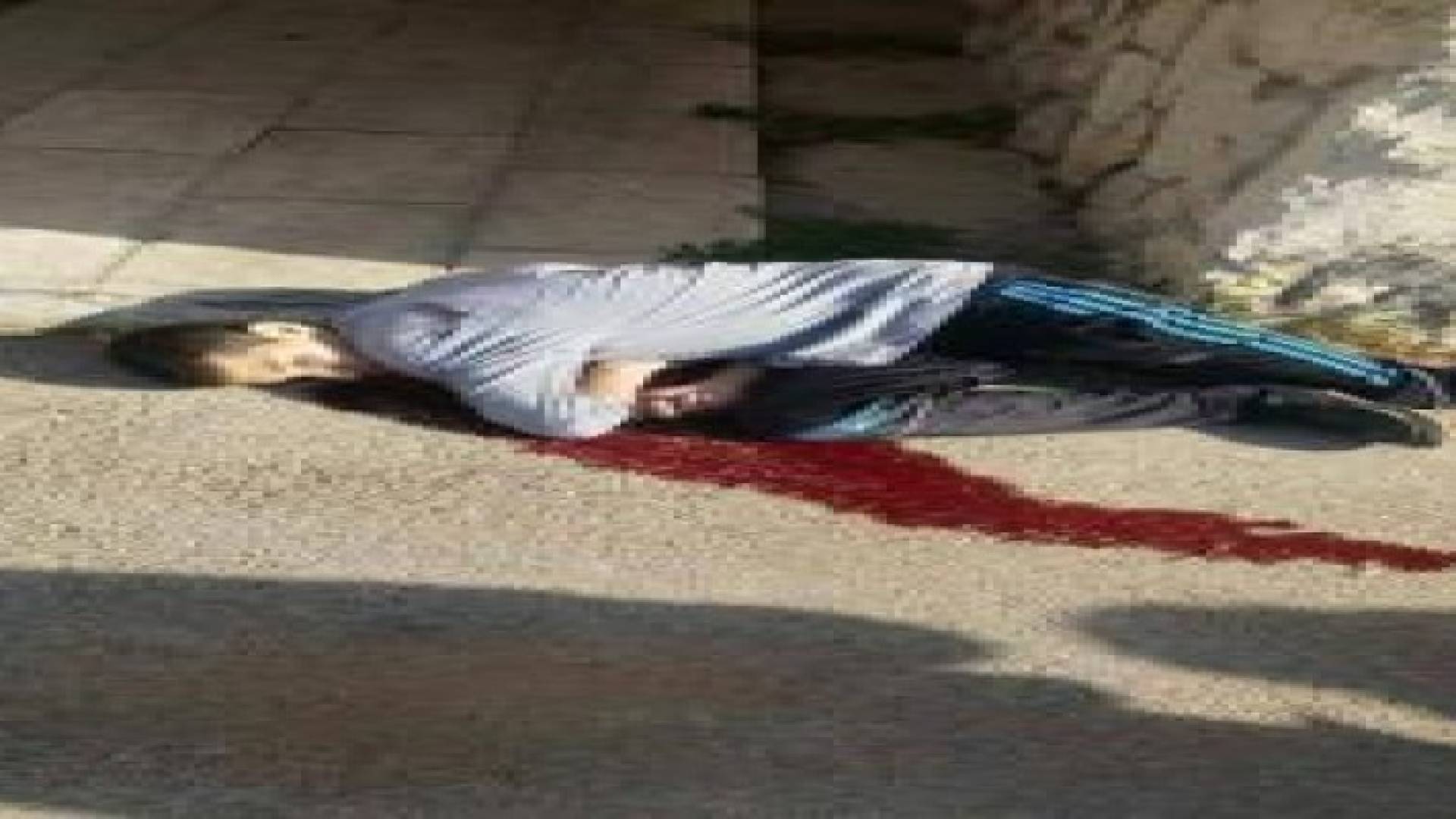 استشهاد شاب فلسطيني بحجة محاولة طعن جندي حرس حدود بالقدس المحتلة ..صورة