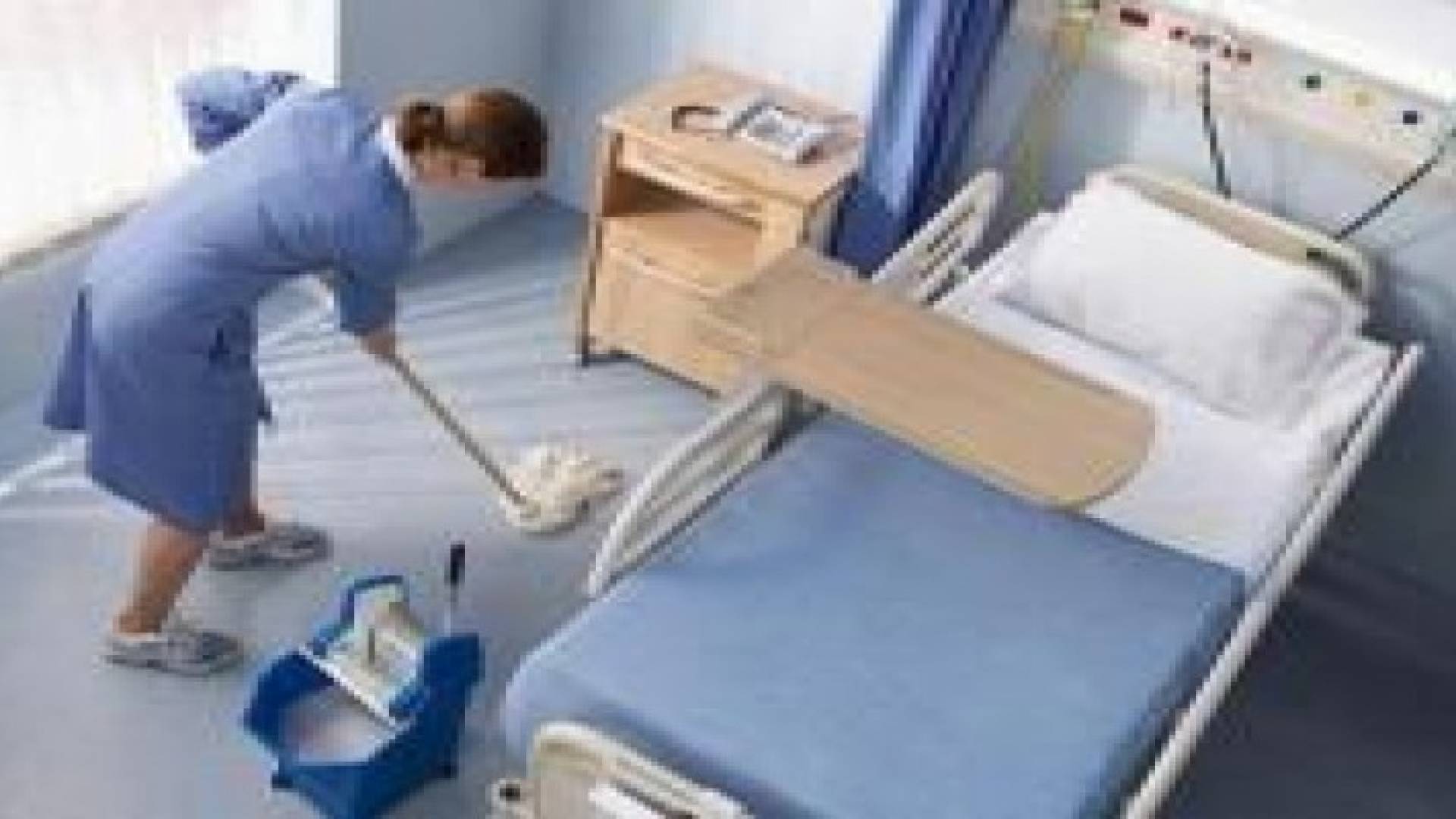 عاملو المستشفيات معرضون للإصابة بالتلوث