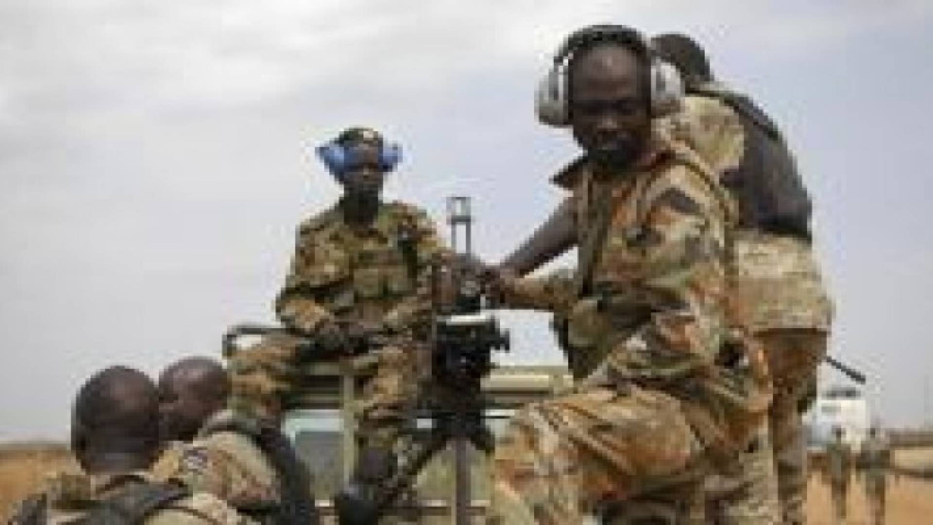 التحالف العربي يقتل 30 مواليا لهادي في تعز و 300 جندي سوداني في عدن