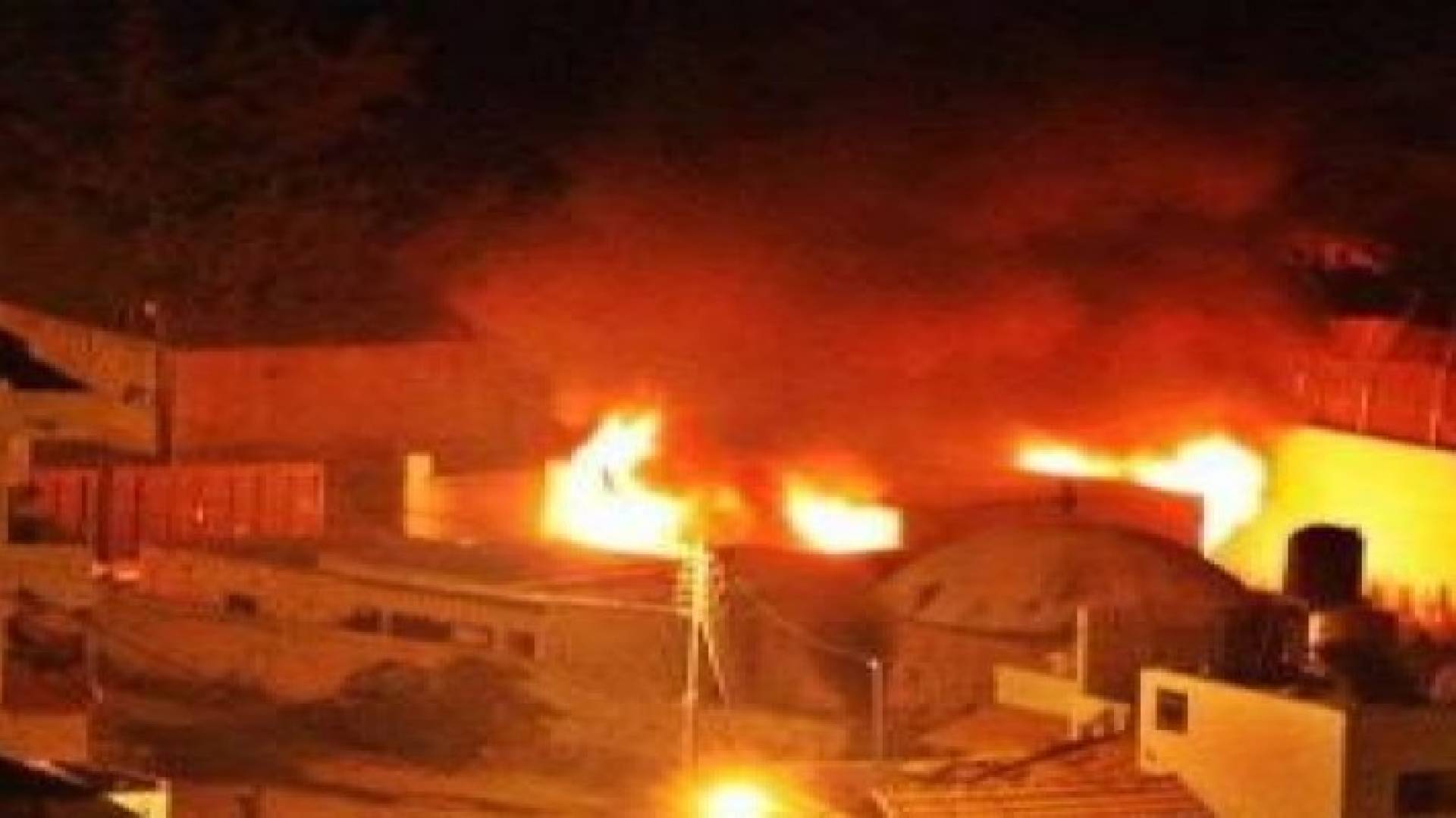 عشرات الشبان يتصدون للمستوطنين في نابلس