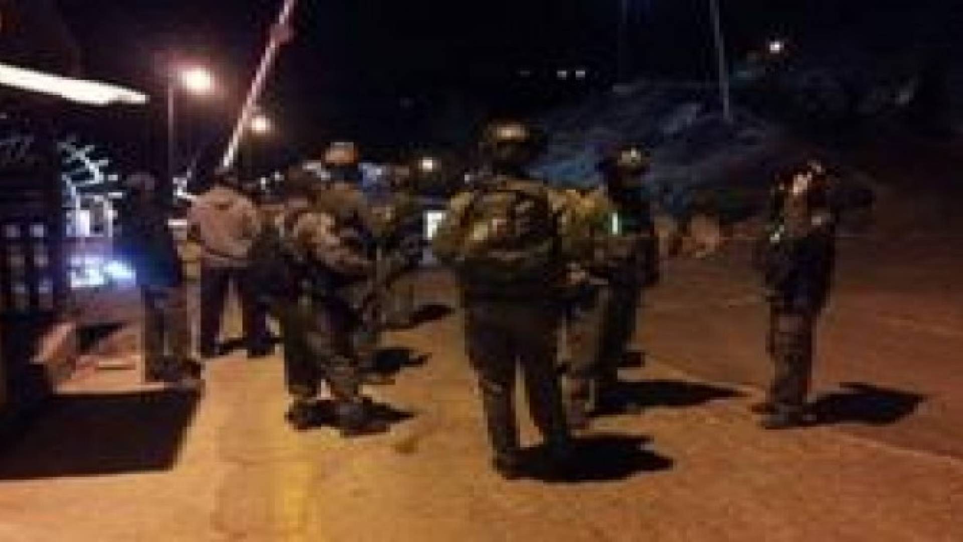 إطلاق نار على سيارة مستوطنين بنابلس واشتباك مسلح بقلنديا