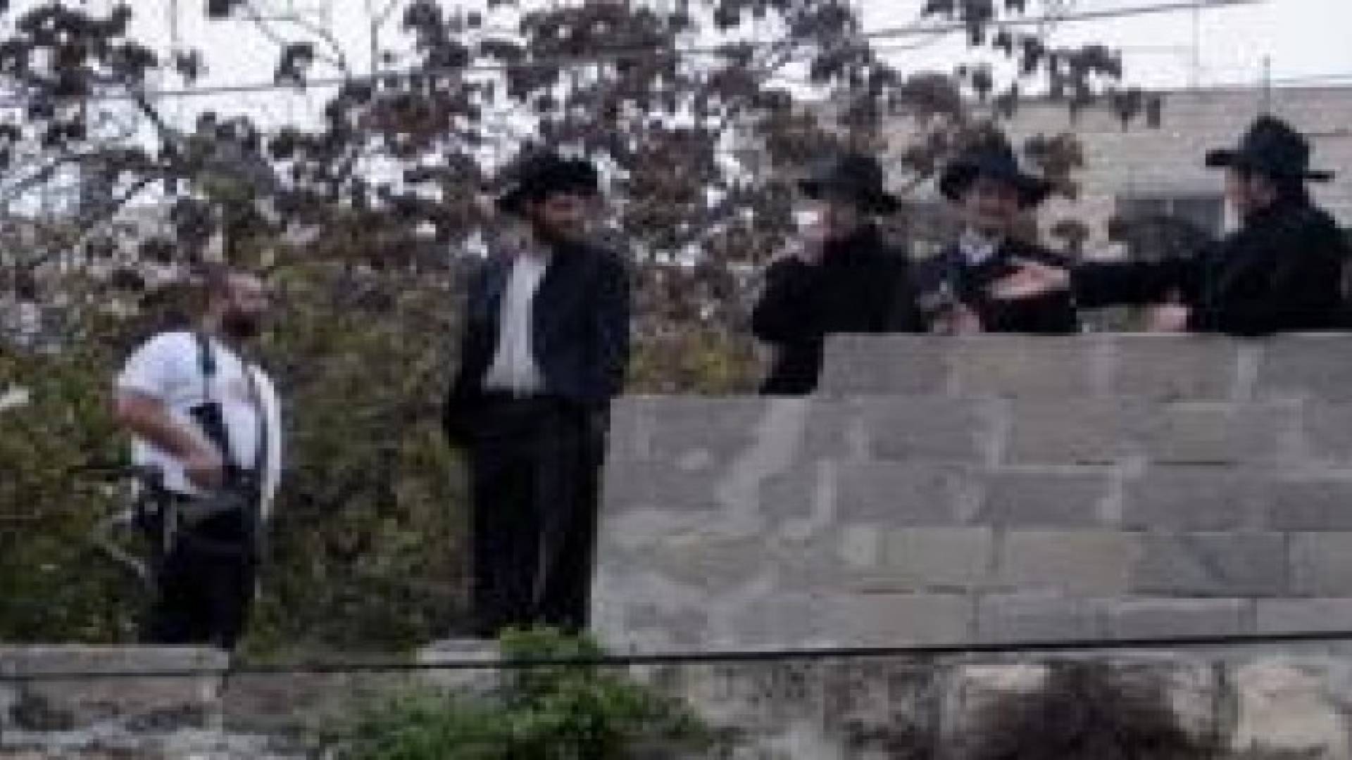 الاحتلال يخلي مبنى لعائلة فلسطينية في سلوان لتسليمه لجمعيات استيطانية