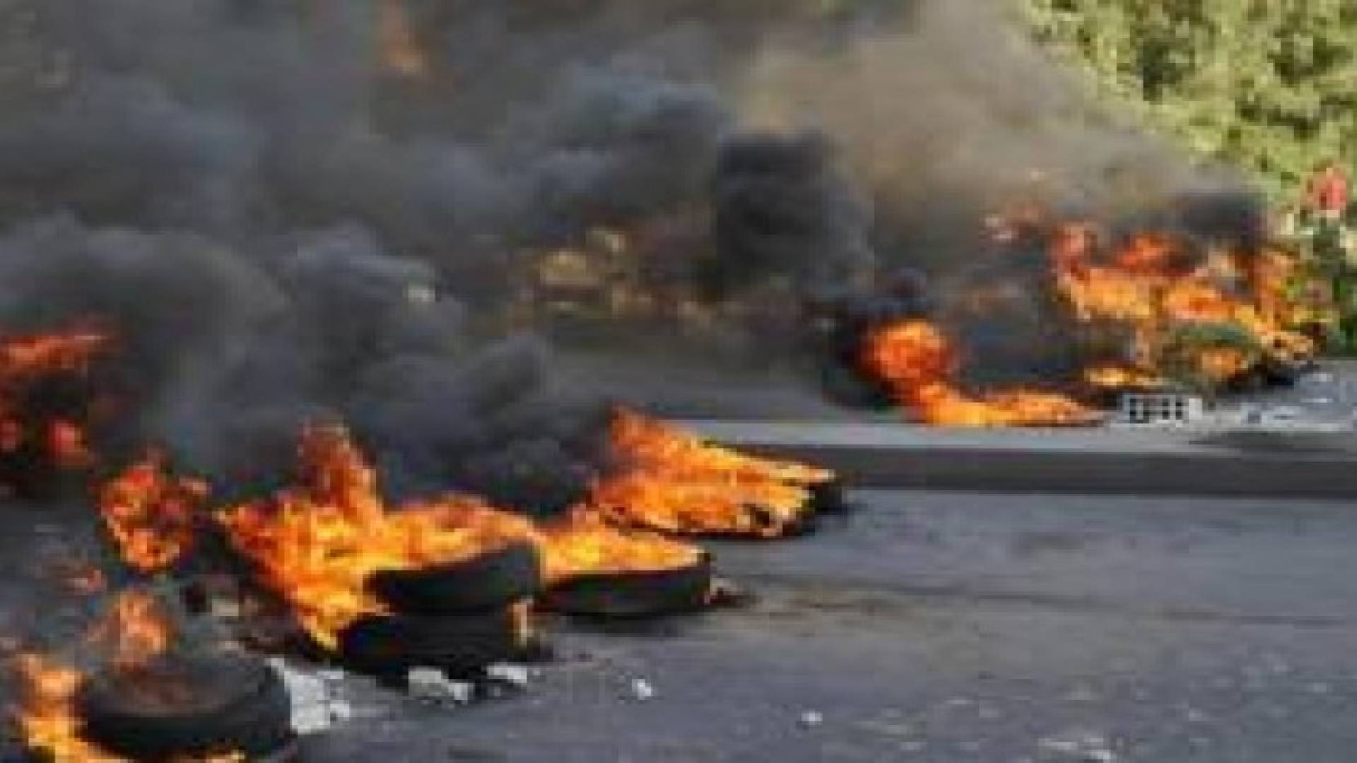 عطوة أمنية بعد احراق منازل أقارب "قاتل ابن خالته" في ناعور