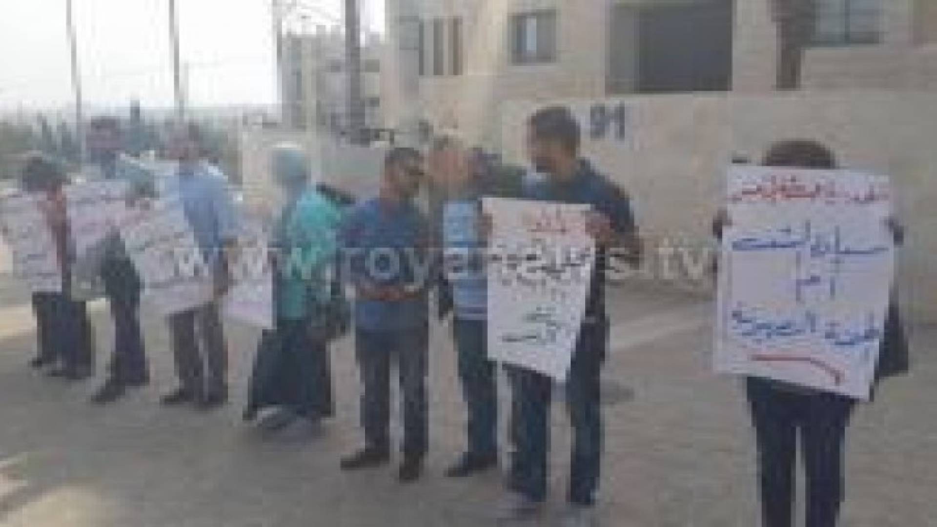 بالصور: الحملة الوطنية تسلم قرار المحكمة الشعبية لرئاسة الوزراء