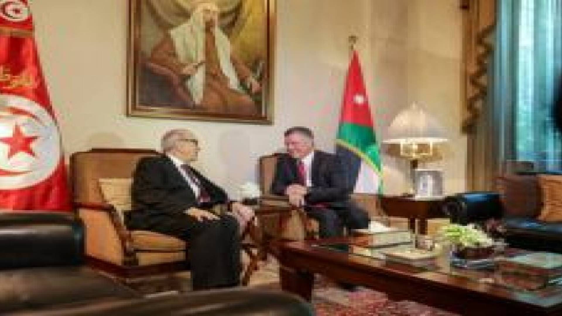 السبسي للملك: أنتم خير خلف لخير سلف