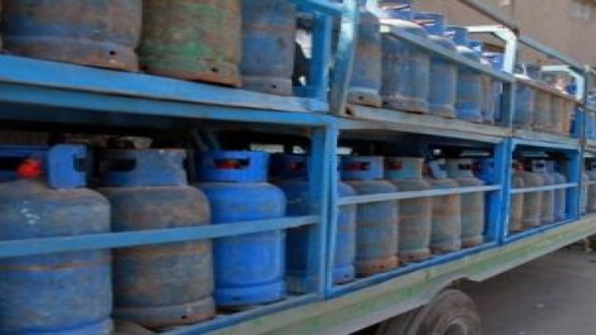 قرار بمنع بيع الغاز المسال خارج وكالة توزيعه في مادبا