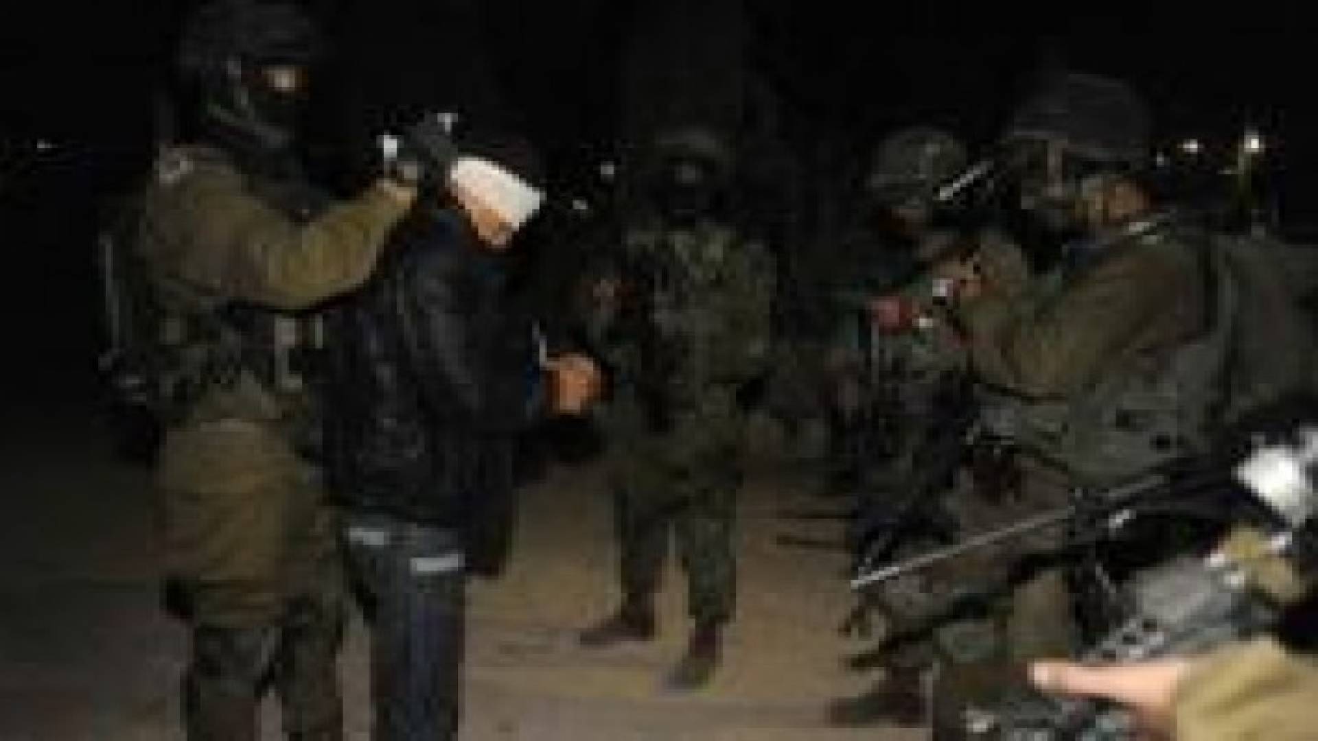 الاحتلال يعتقل 44 فلسطينيا بمداهمات ليلية بالضفة