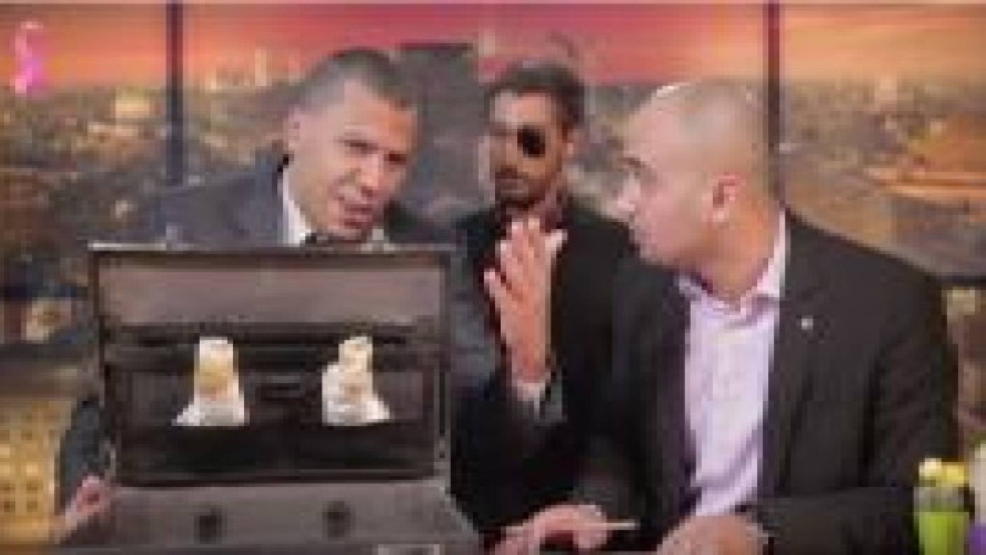 بالفيديو : أوباما"و "أفيخاي أدرعي" في تشويش واضح