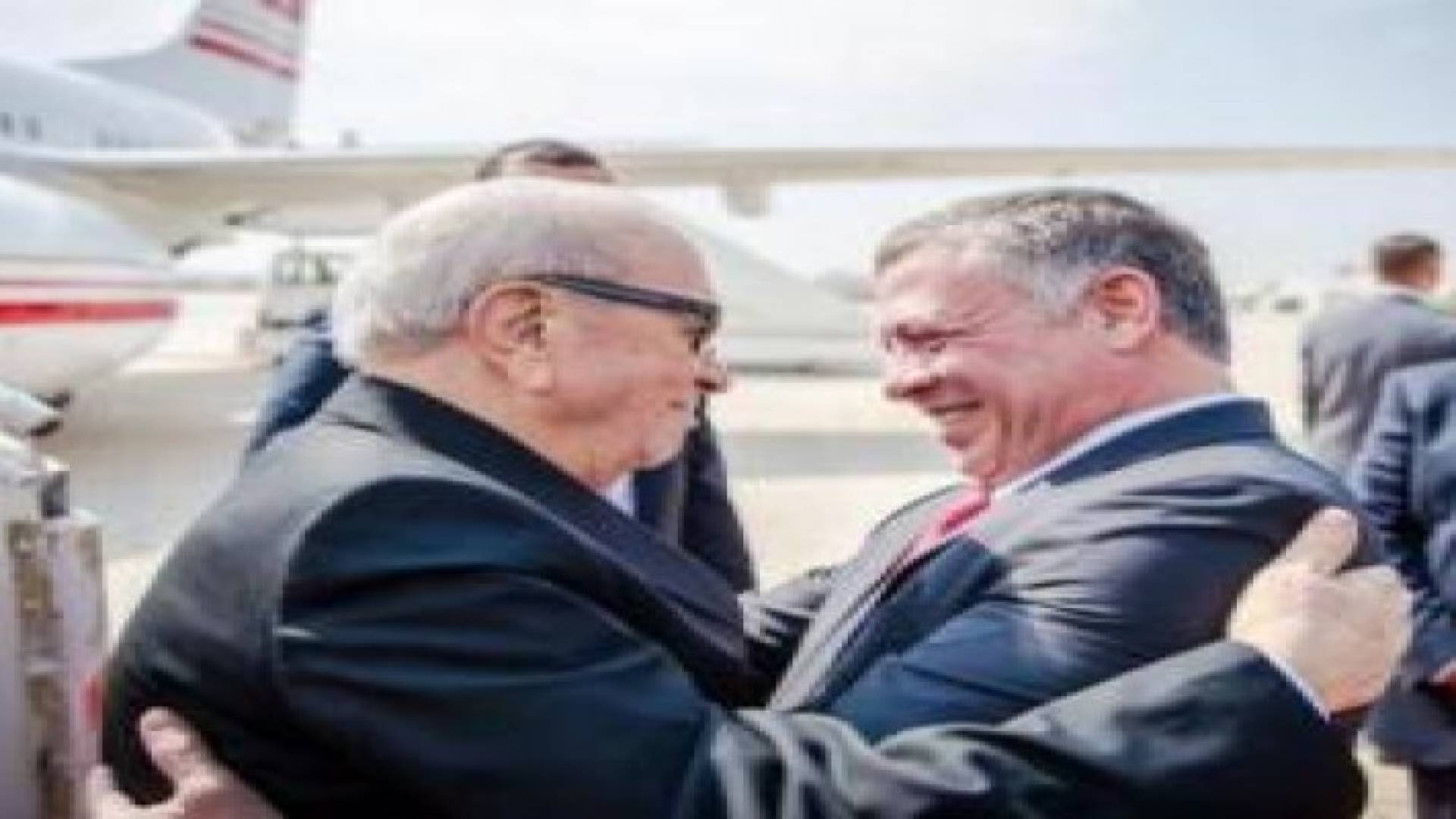 الملك في وداع الرئيس التونسي