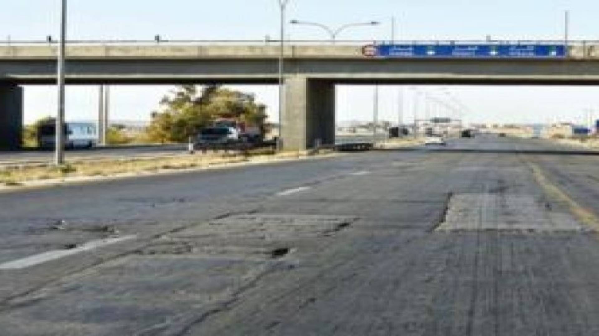 السفارة الأمريكية في عمان لرعاياها: لا تسلكوا الطريق الصحراوي .. تفاصيل