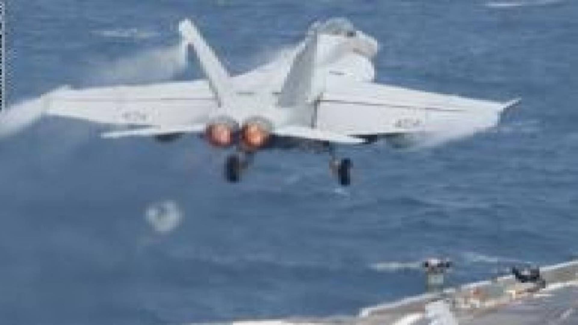 تحطم مقاتلة "هورنيت" أثناء عودتها من البحرين لأمريكا ومقتل قائدها بشرق إنجلترا