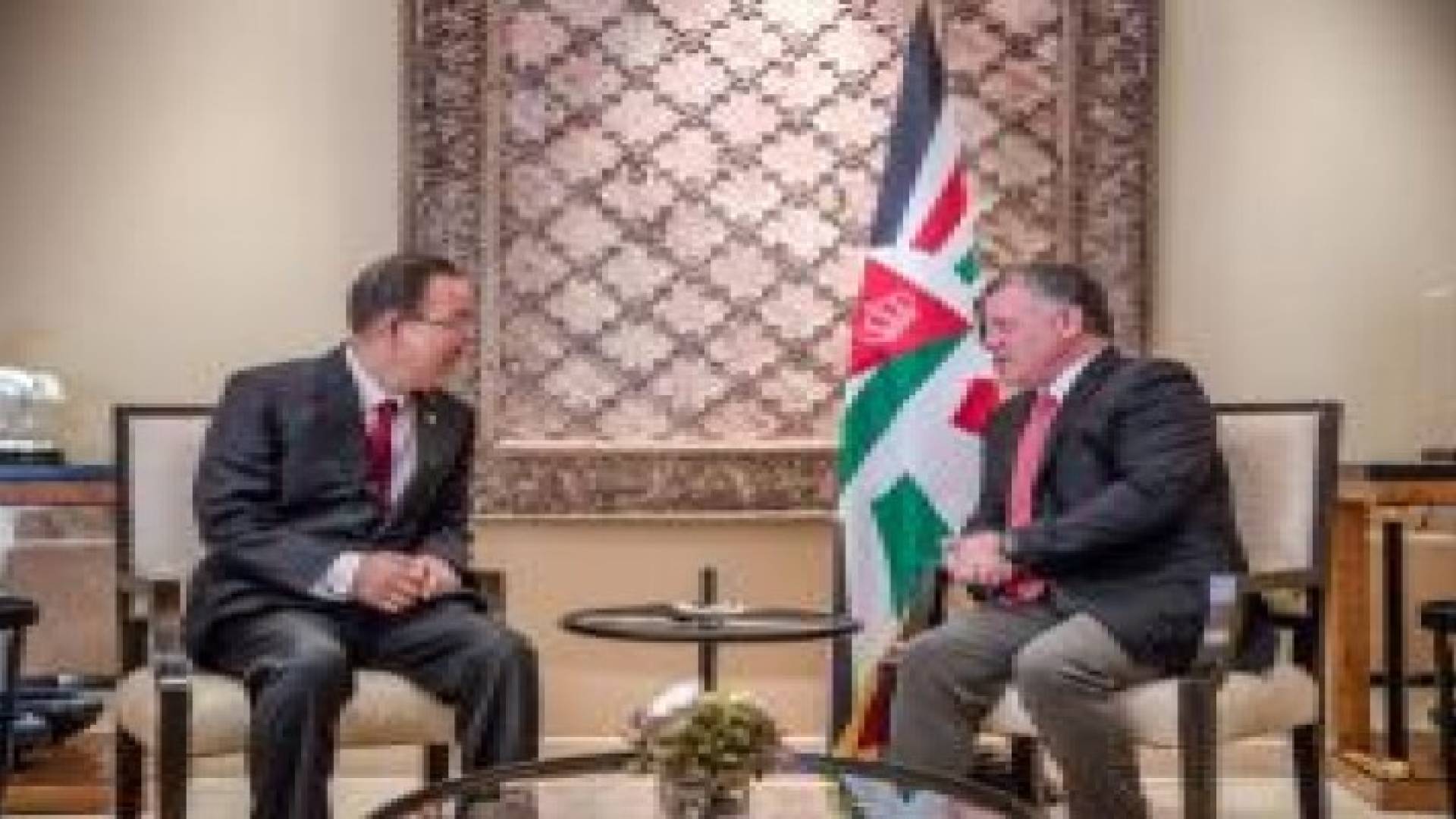 الملك يحذر  من أية محاولات للمساس بالوضع القائم في القدس