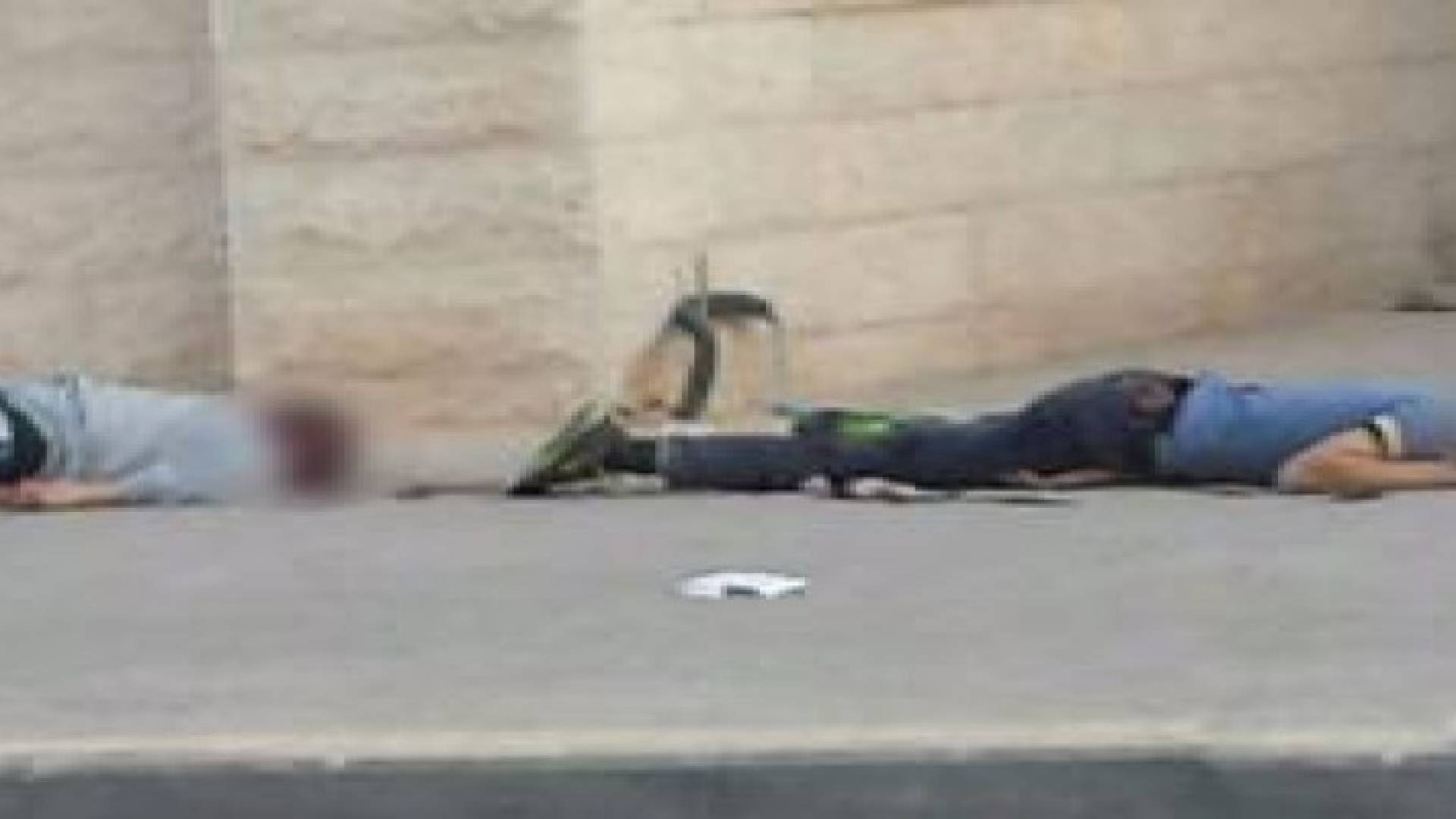 بالفيديو: هكذا ترك جنود الاحتلال فلسطيني ينزف حتى استشهاده