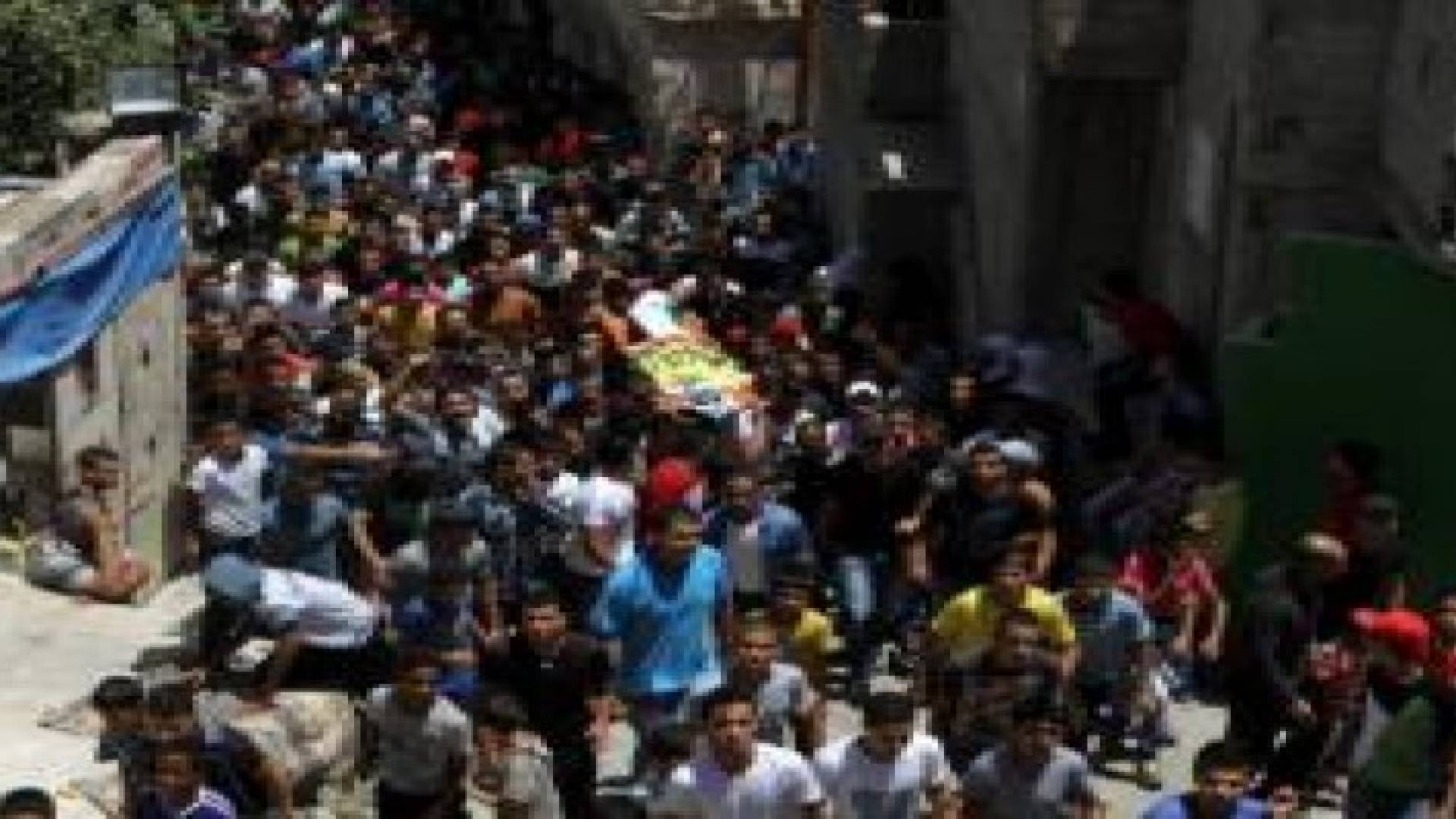 الخليل تودع شهيدها العزة