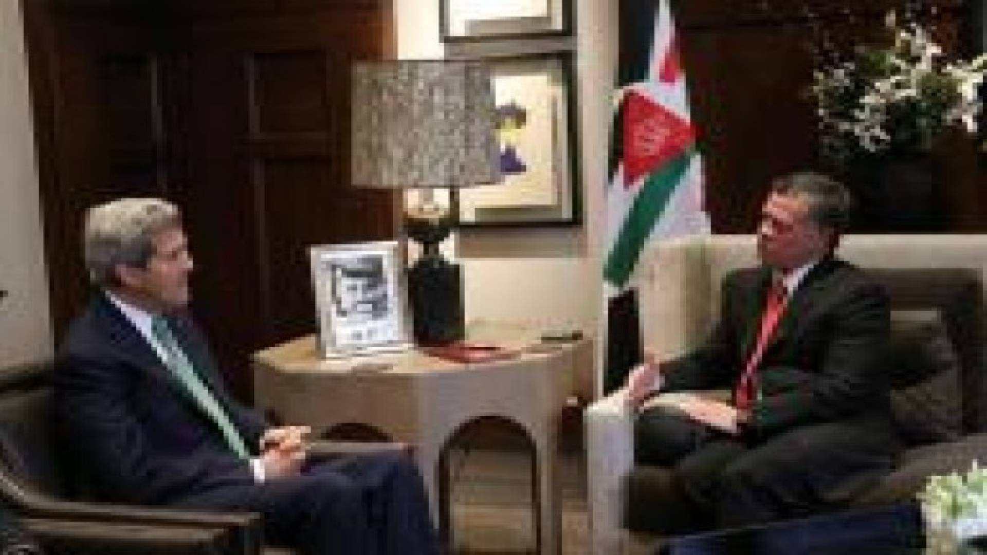 الملك يبحث وكيري آخر المستجدات الإقليمية