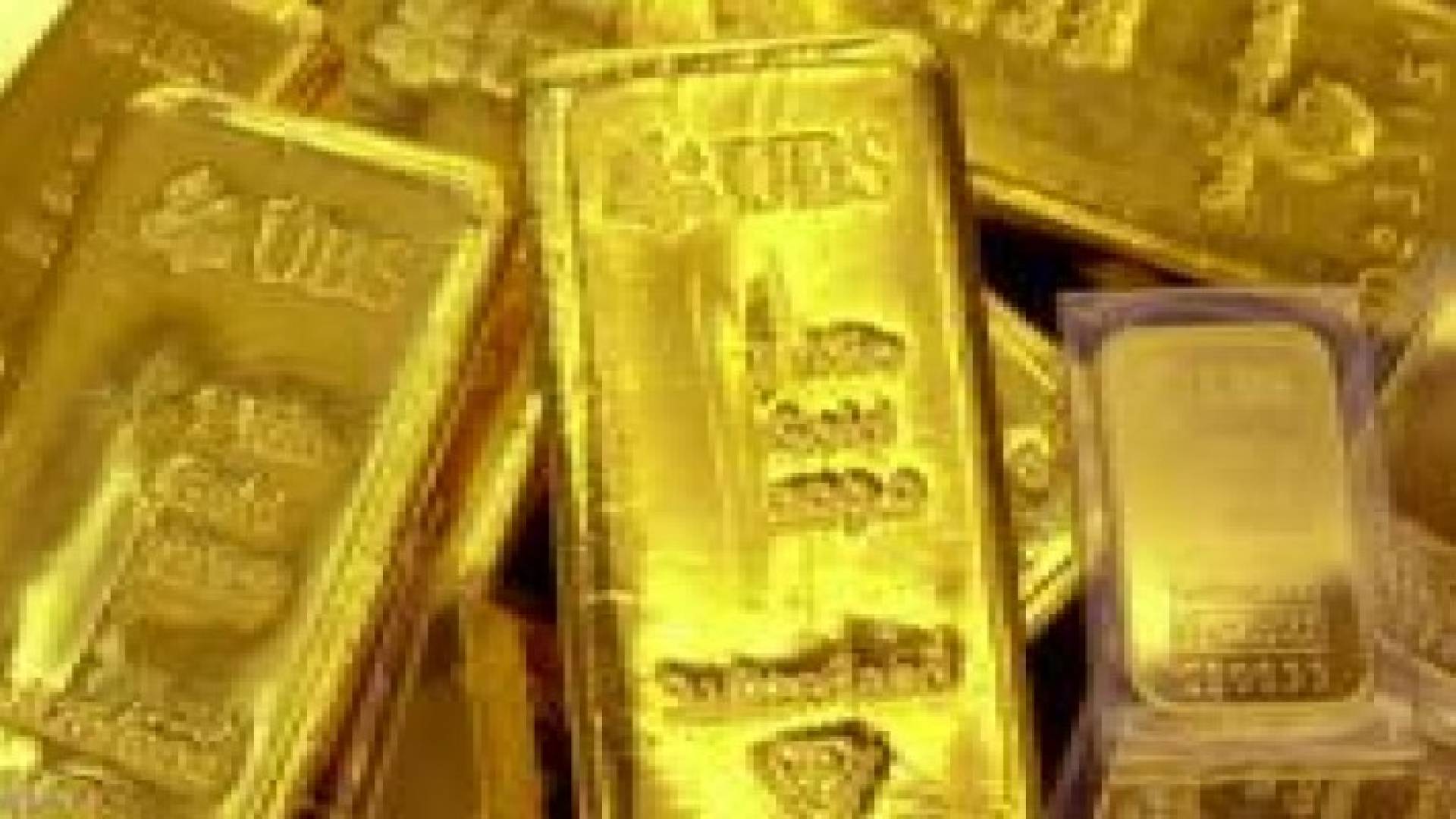 الذهب يهبط متضررا من صعود الدولار