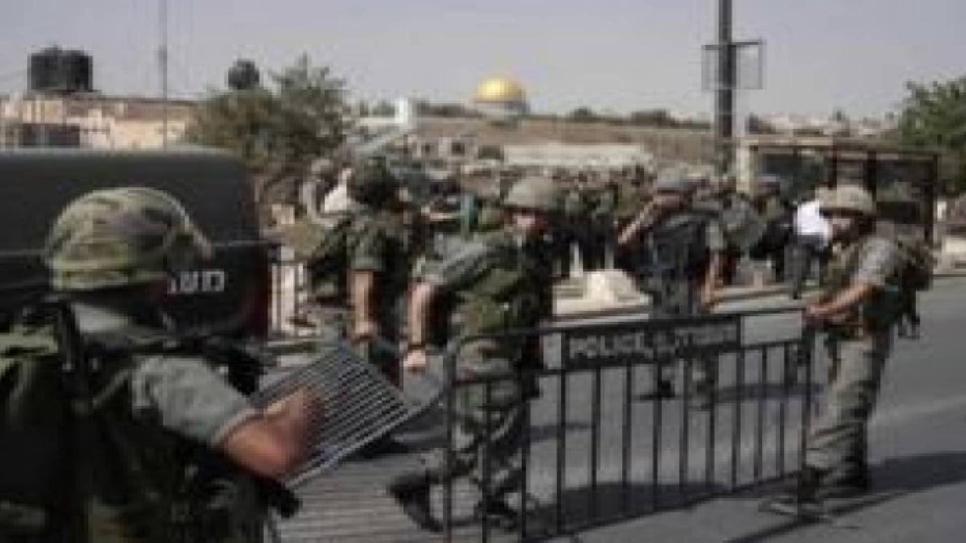 شرطة الإحتلال تسمح للمصلين من كل الاعمار بدخول المسجد الأقصى