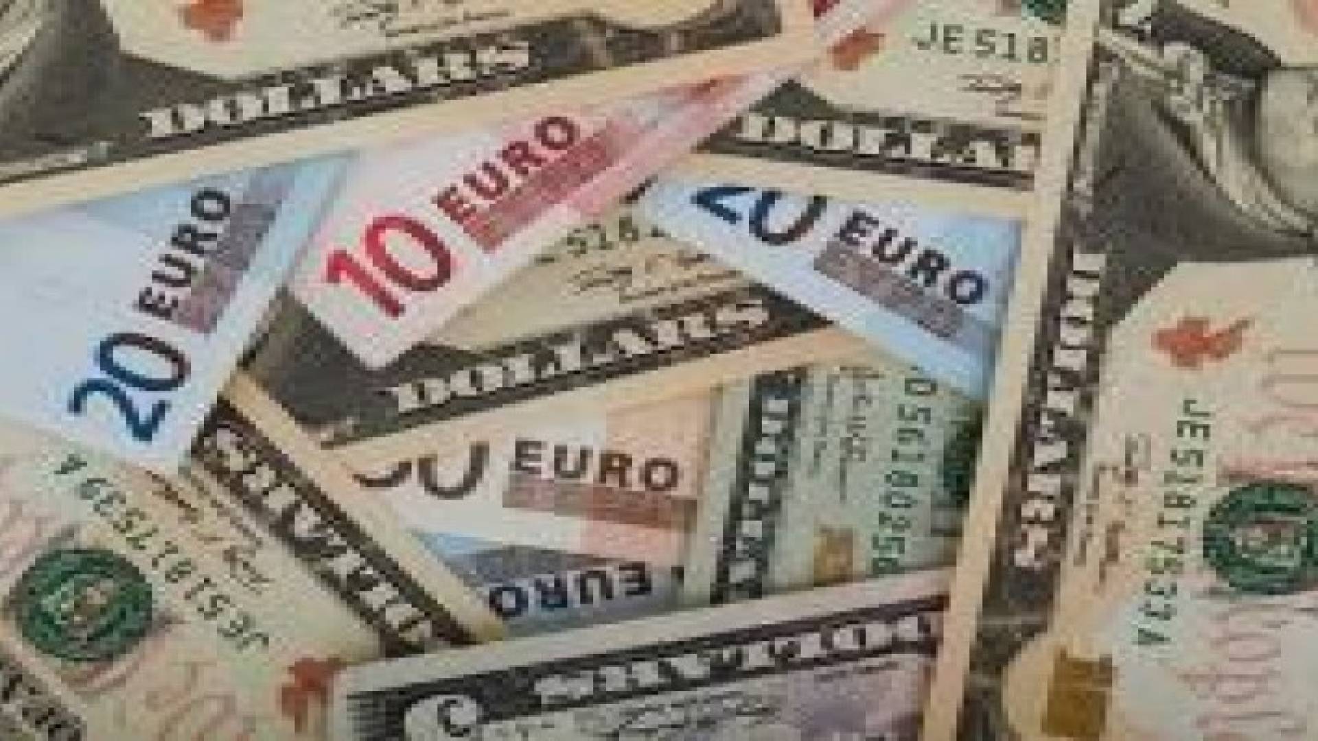 أدنى مستوى لليورو أمام الدولار في شهرين