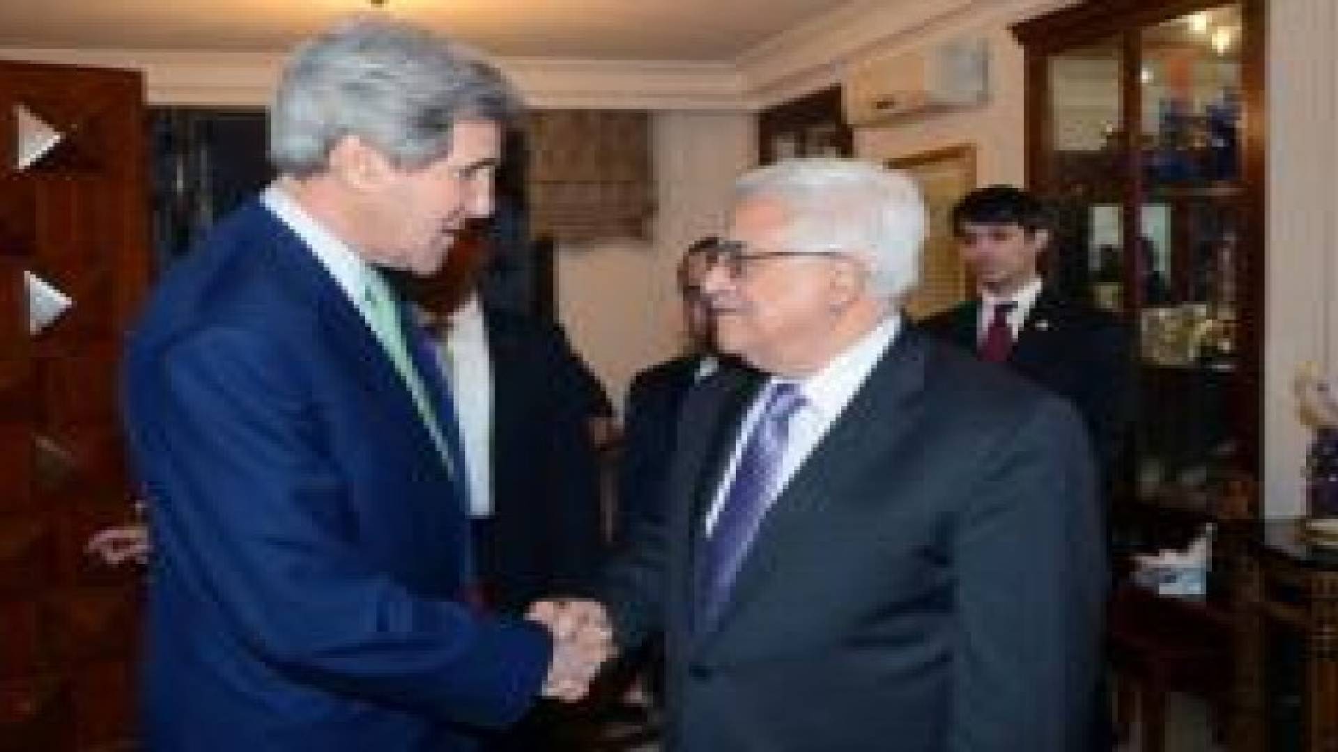 عباس يلتقي كيري في العاصمة عمان