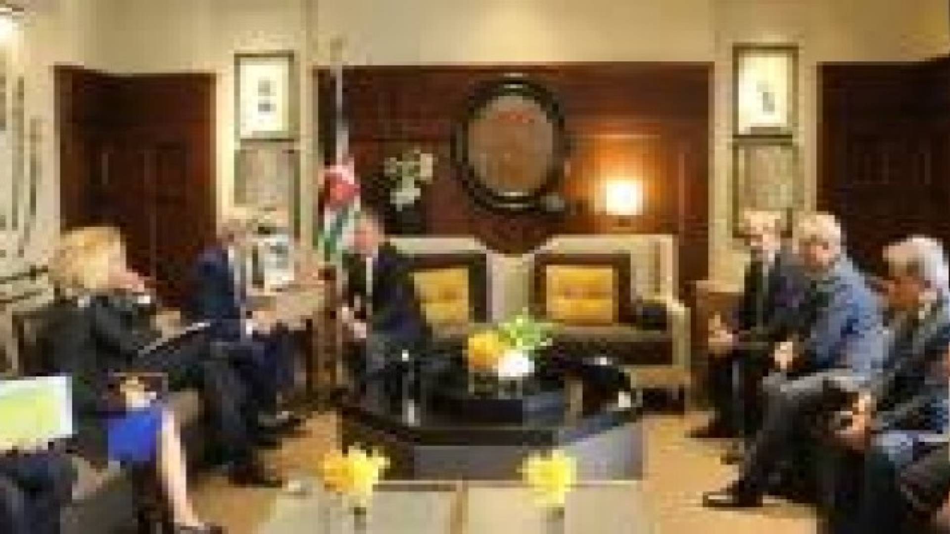 الملك يستقبل كيري في قصر الحسينية