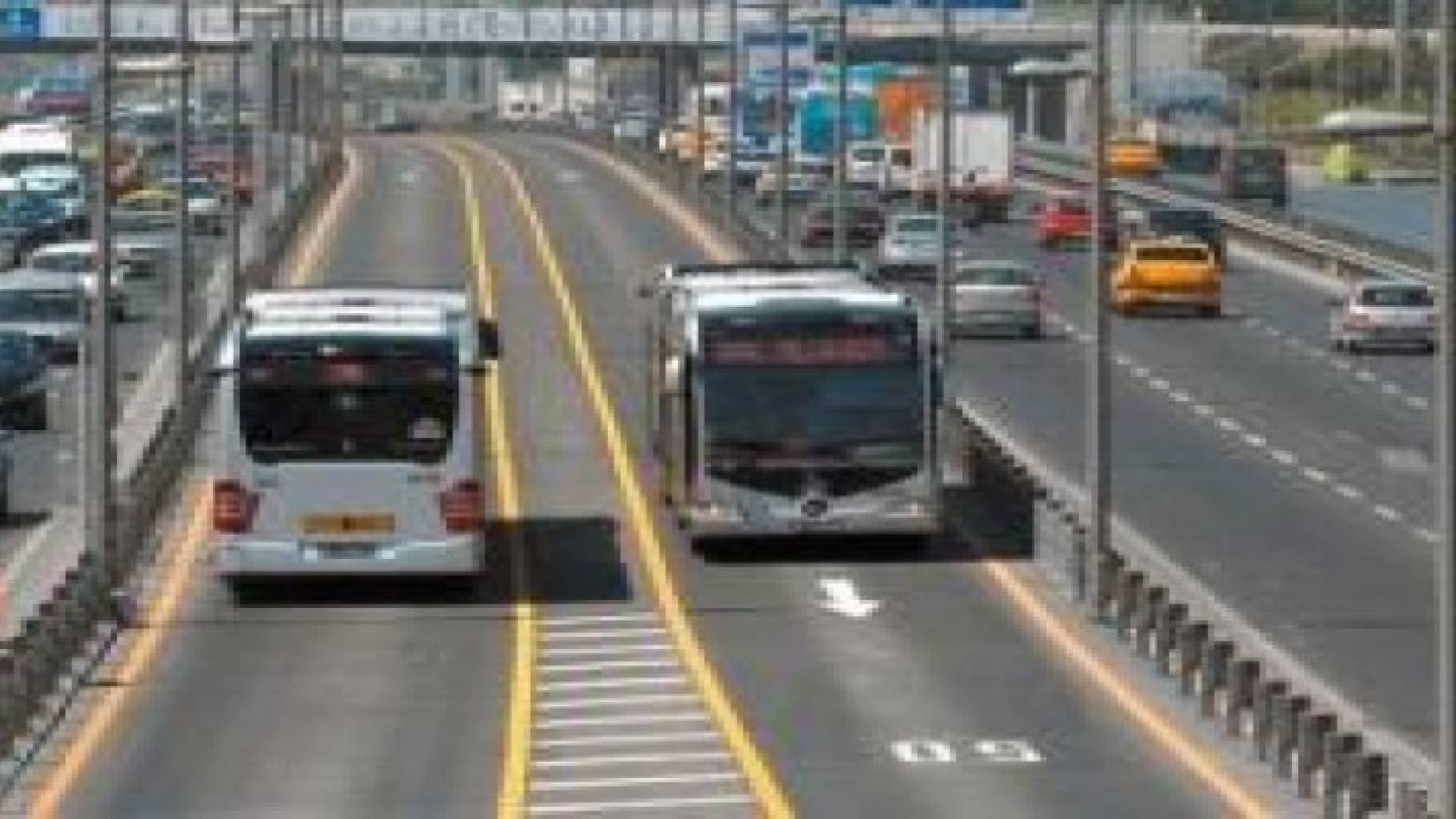 مجلس الوزراء يوافق على تنفيذ مشوع حافلات التردد السريع بين عمان والزرقاء