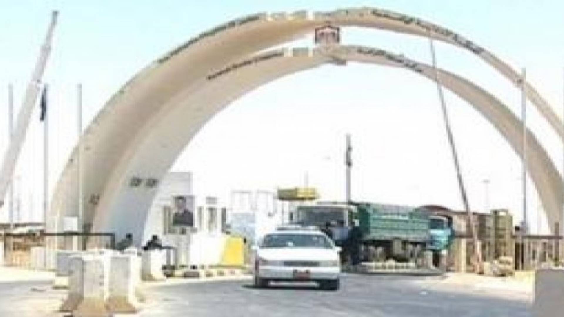 "الصناعة والتجارة" تطالب التجار بعدم تصدير إلى العراق عبر منفذ طربيل