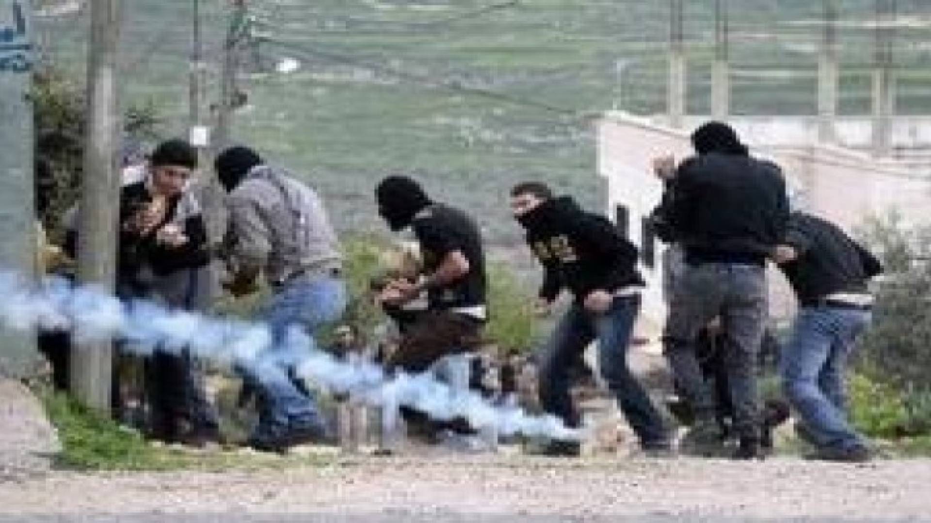 اصابات بالاختناق في صفوف طلبة ابو ديس