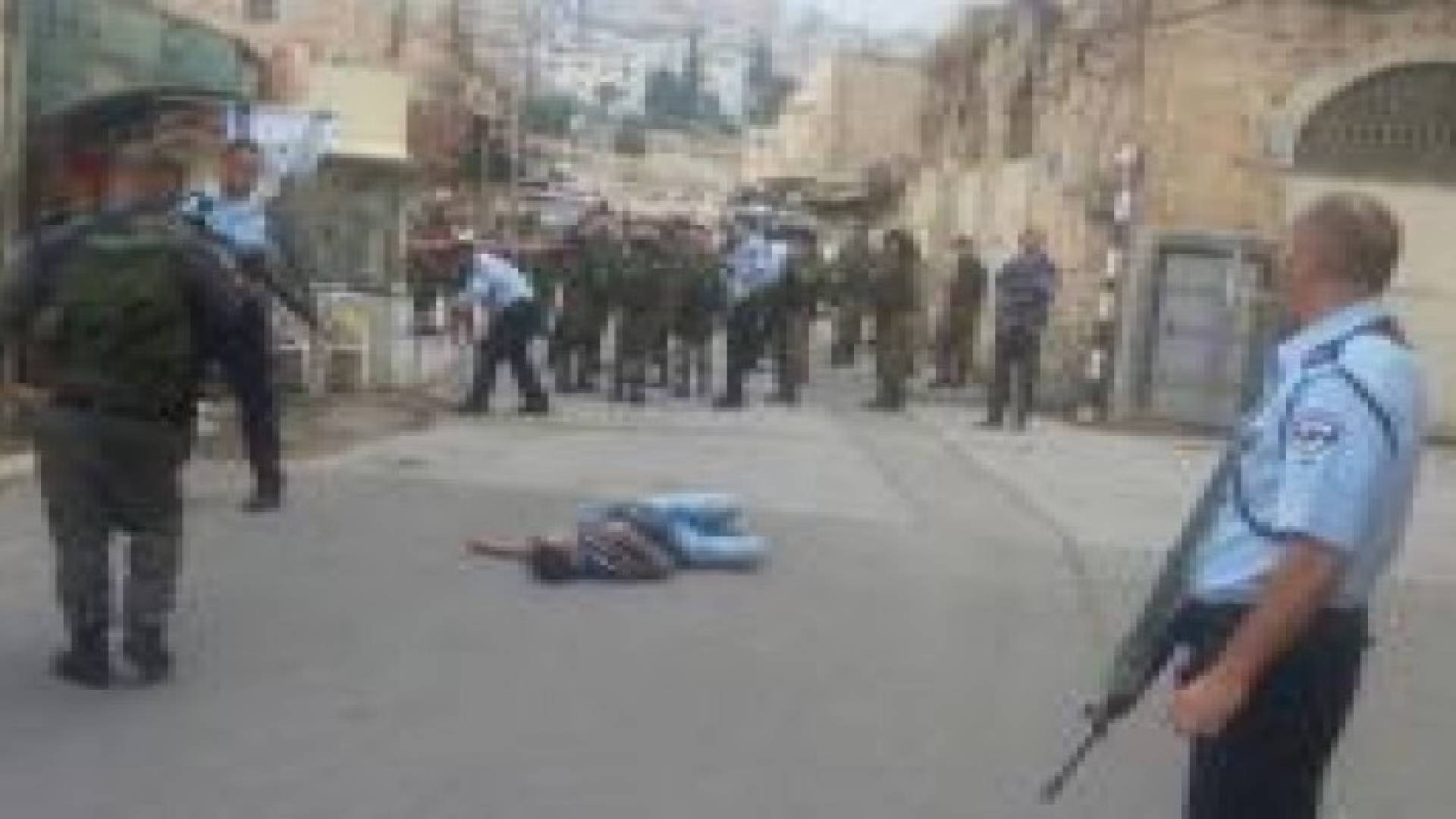 الاحتلال يعدم شابا قرب الحرم الابراهيمي بالخليل