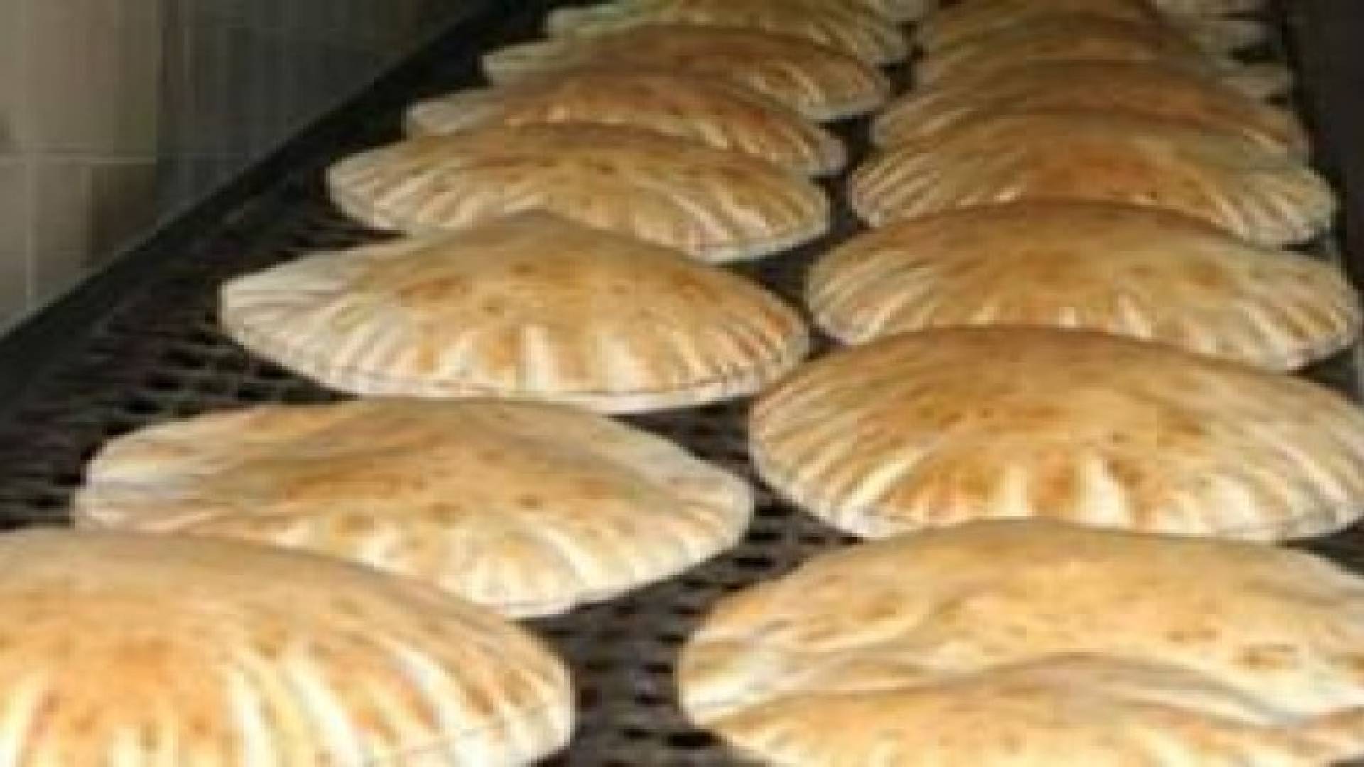 الطلب على الخبز يرتفع 20% بسبب المنخفض