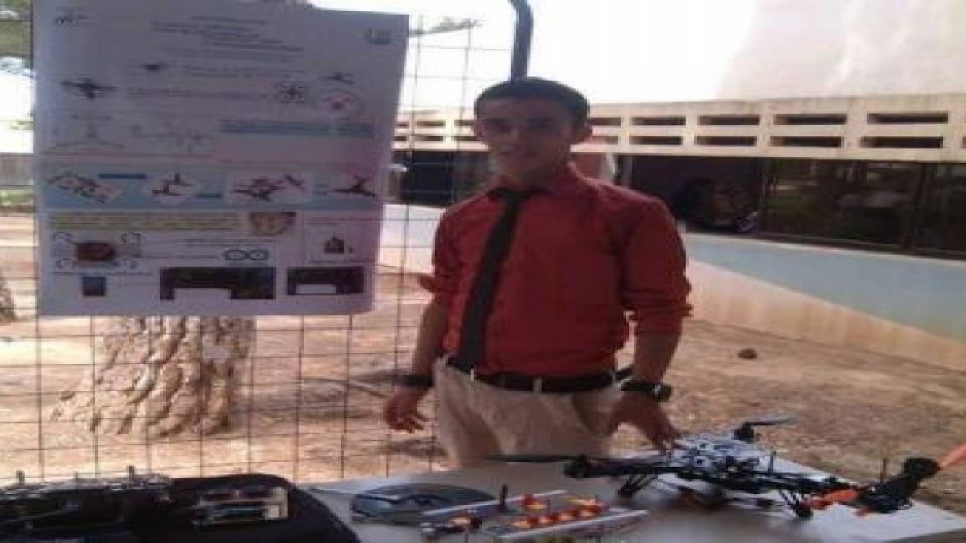 شاب جزائري يخترع 3 طائرات بدون طيار