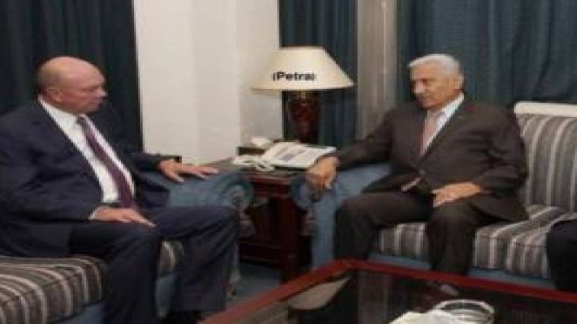 النسور يهنئ الفايز بالثقة الملكية