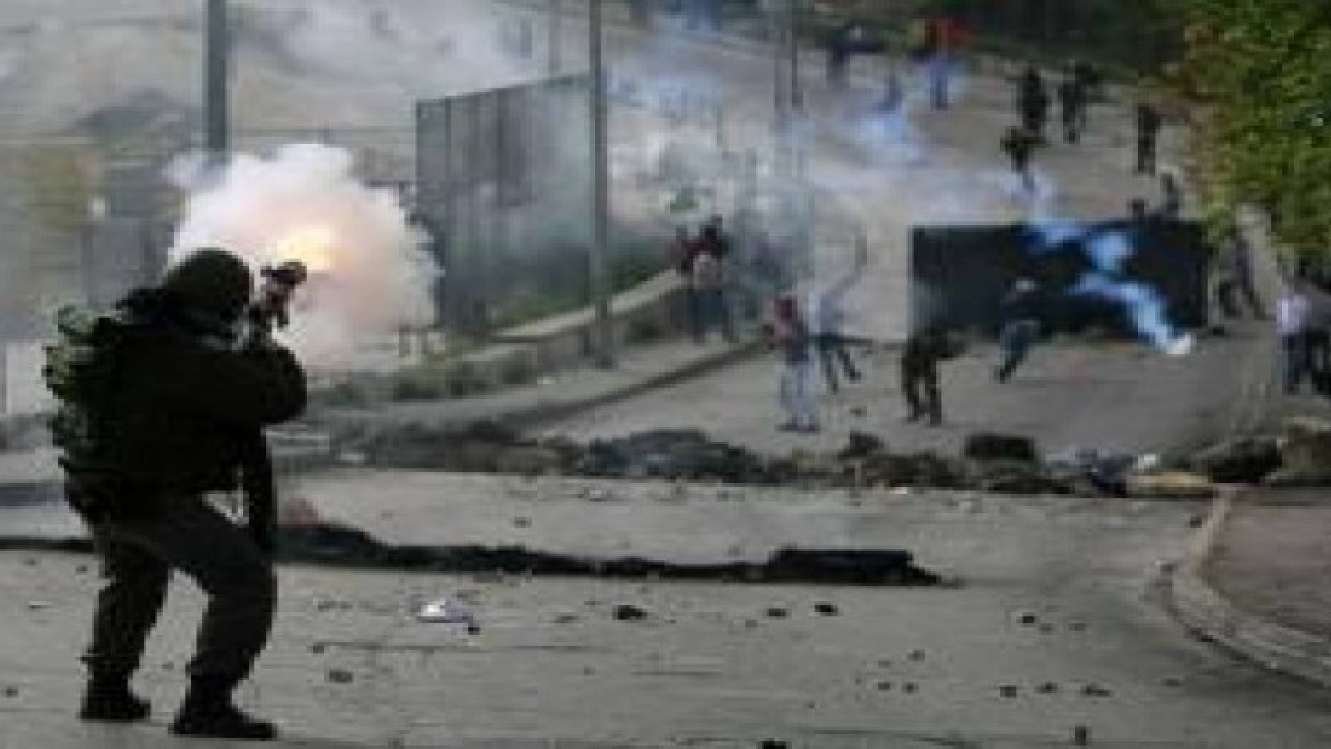 الاحتلال يقتحم قرية بدرس غرب رام الله ويطلق صليات من الرصاص الحي واندلاع مواجهات