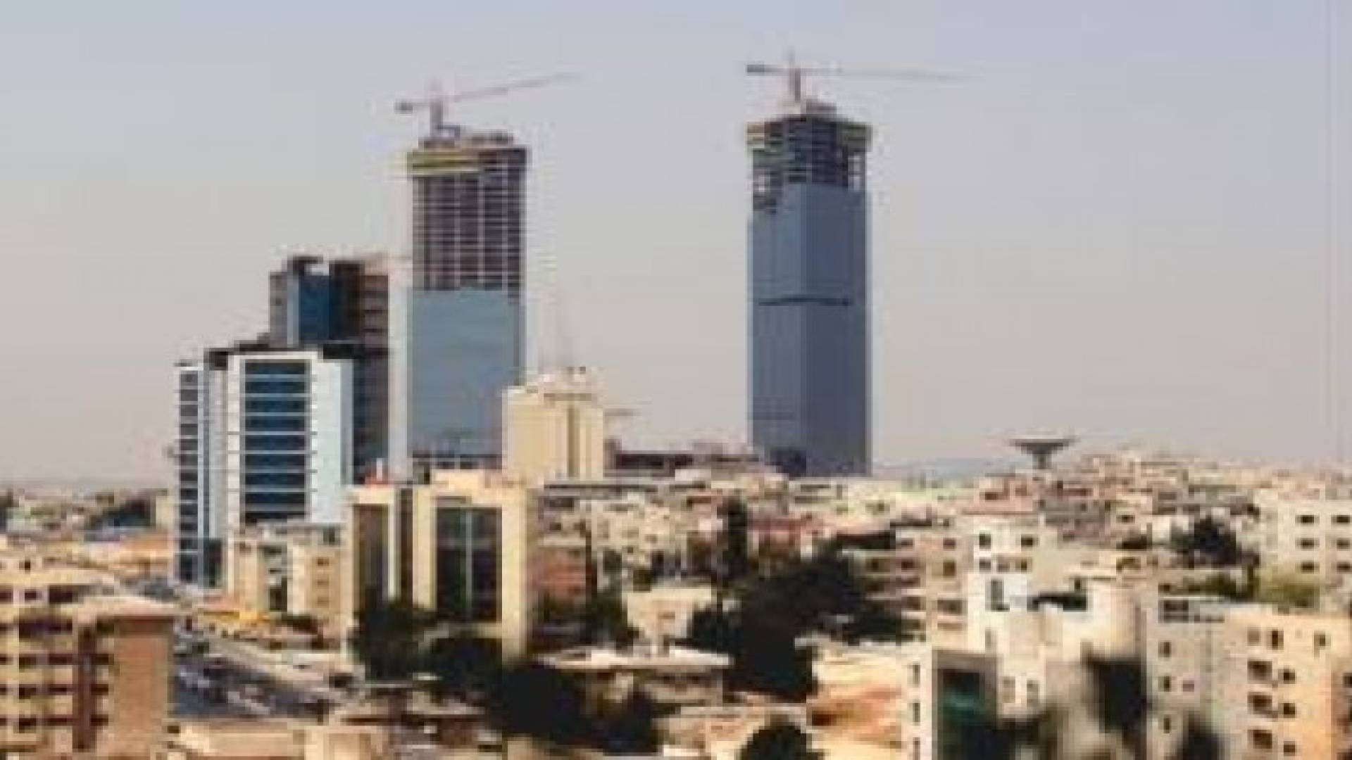 لجنة حكومية لتفقد الرافعات قرب "أبراج السادس"