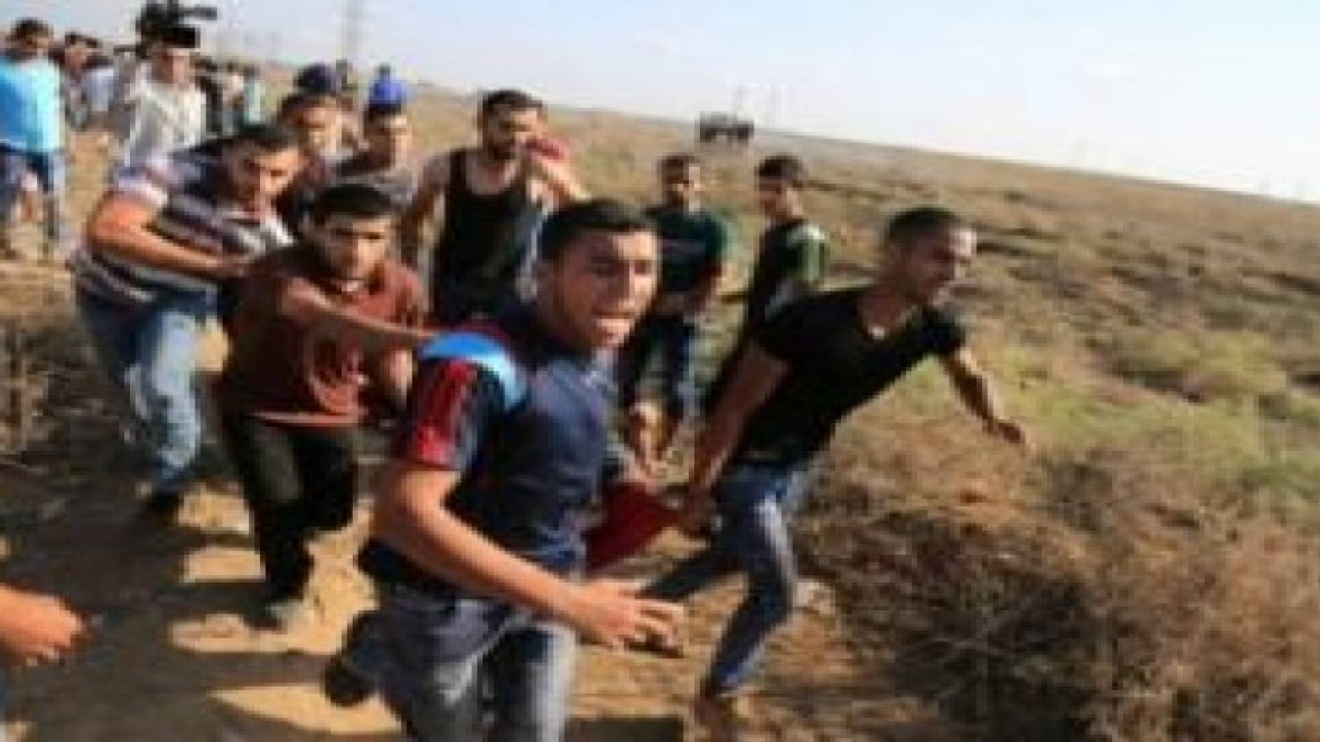 إصابة ثلاثة فلسطينيين برصاص الإحتلال في مخيم البريج بغزة