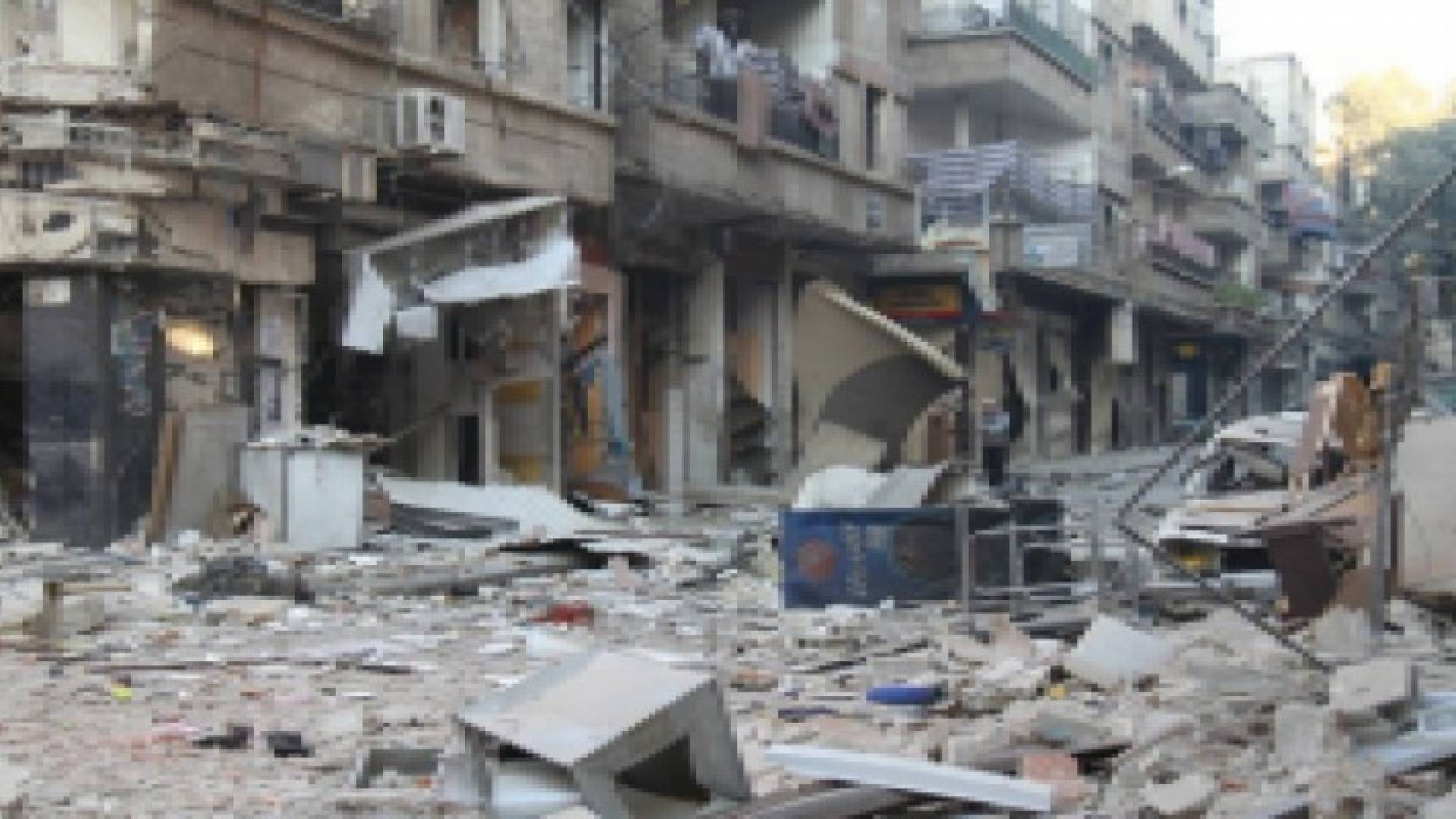 الجيش السوري يطلق عدد من القذائف على مخيم اليرموك