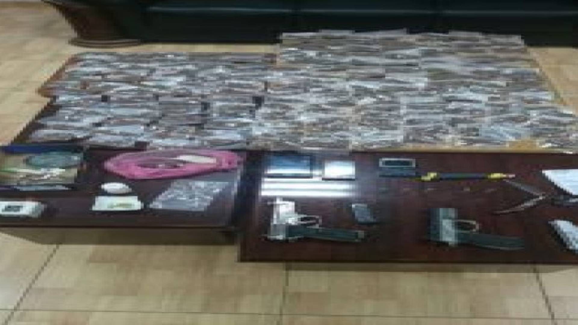 إلقاء القبض على 4 أشخاص بحوزتهم 250 كيس من حشيش "الجوكر"