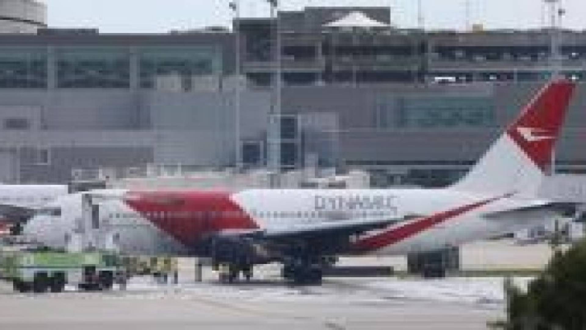 الولايات المتحدة: اصابة 15 شخص في حادثة احتراق طائرة ركاب قبل اقلاعها