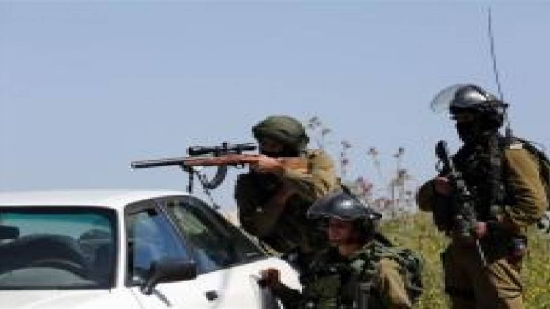 الاحتلال يعزل حي السلايمة بالخليل