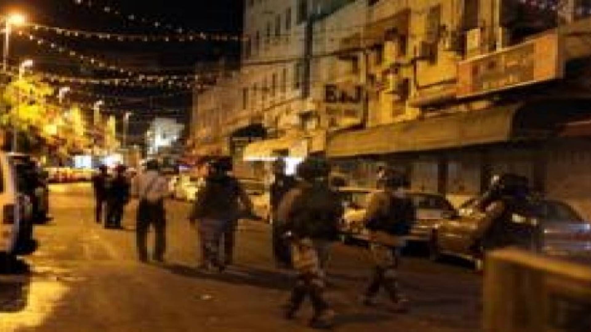 الاحتلال يطلق النار بكثافة عقب إلقاء زجاجات حارقة في سلواد