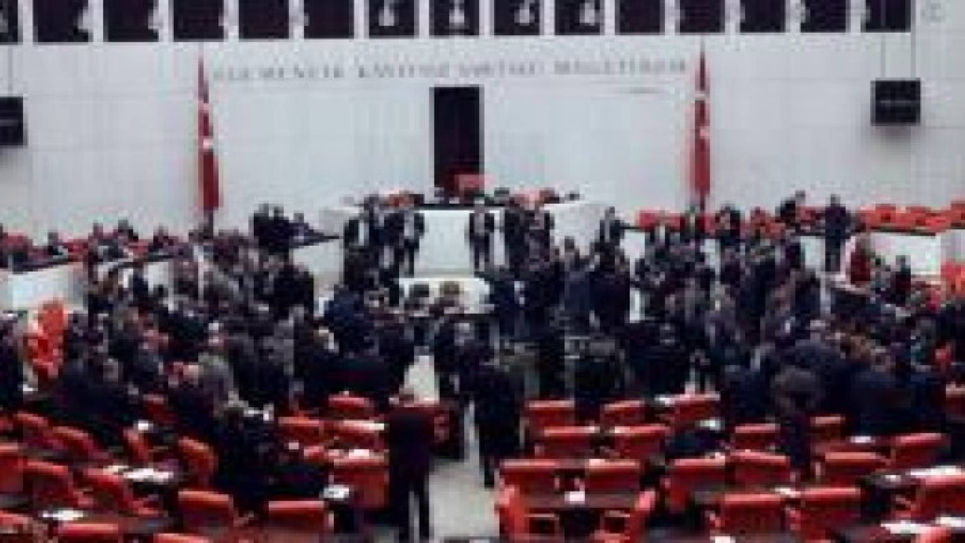 بدء الاقتراع بالانتخابات التشريعية في تركيا