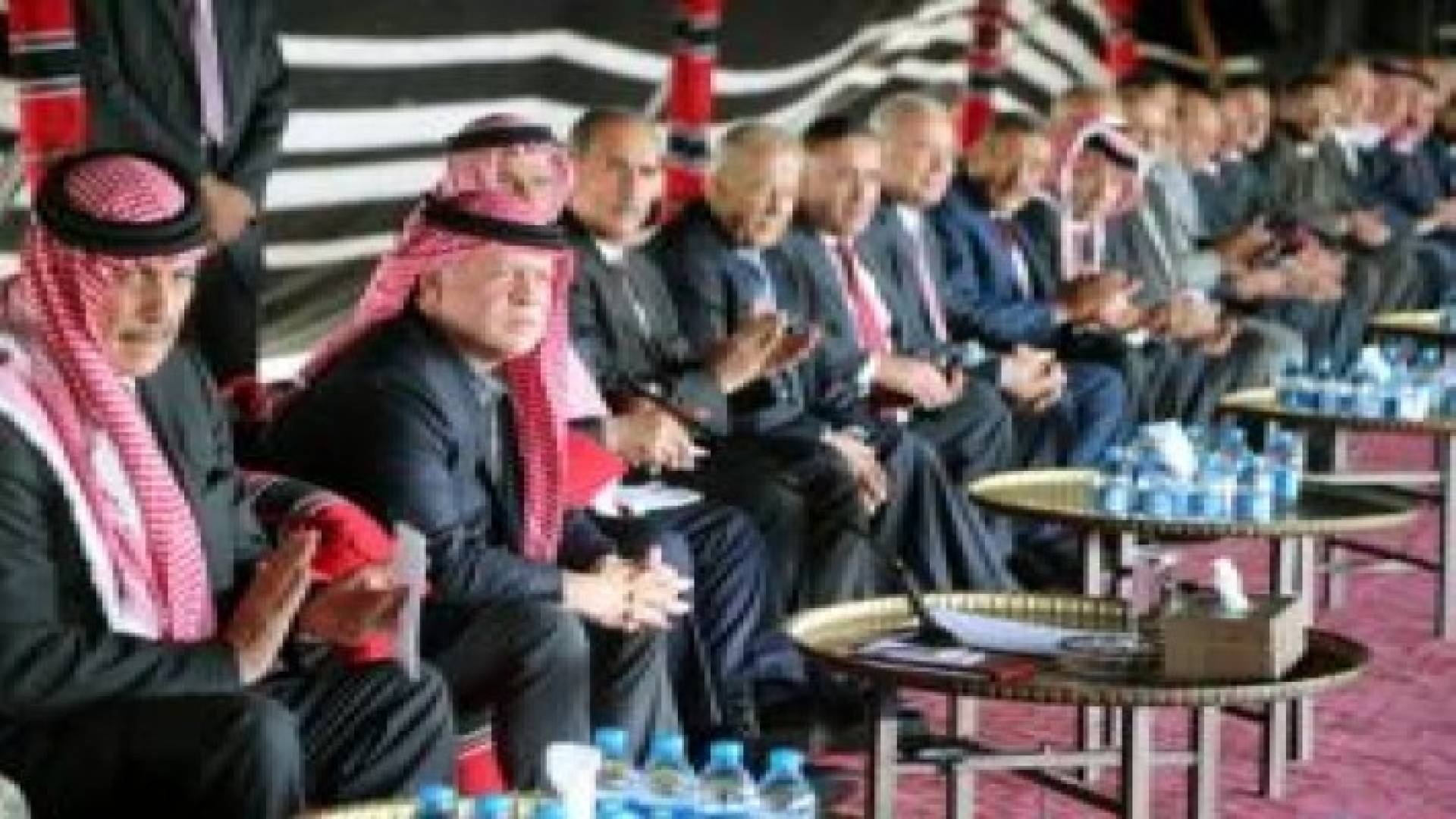 بالصور والفيديو:  الملك يلتقي عددا من وجهاء معان وممثلي الفعاليات الشعبية فيها