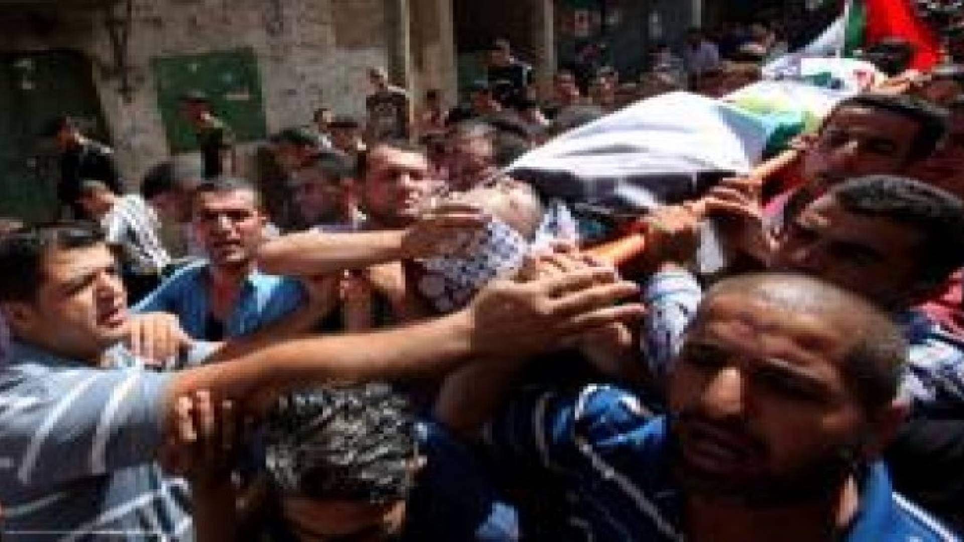 بالفيديو : أهل شهيد يخطبون شهيدة في الخليل