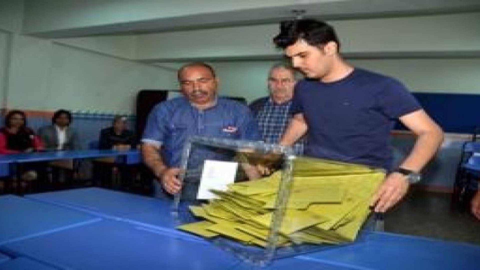 انتهاء التصويت في الانتخابات النيابية المبكرة في كافة ارجاء تركيا