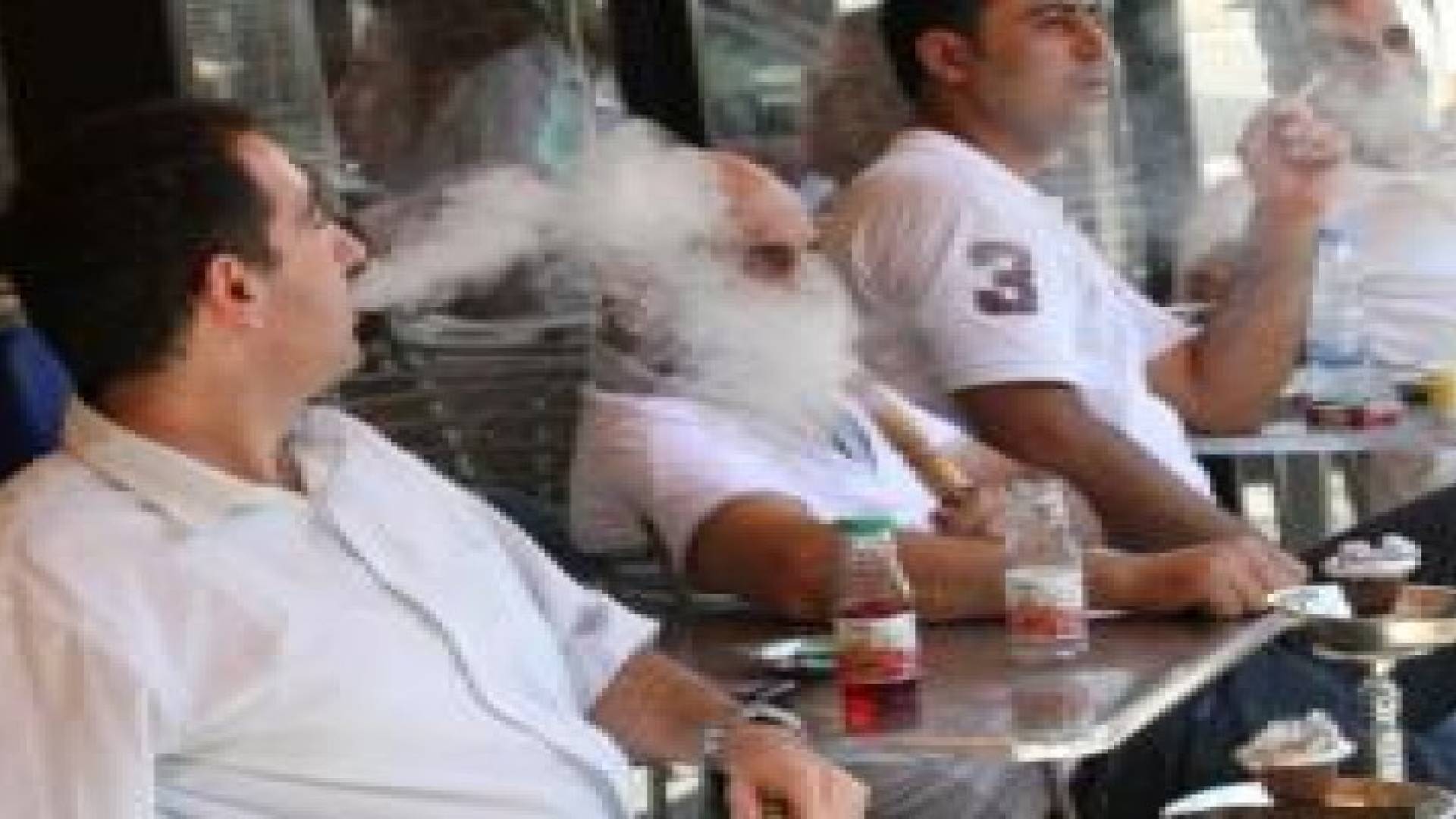 الموافقة "من حيث المبدأ" على تغليظ عقوبة التدخين بالاماكن العامة