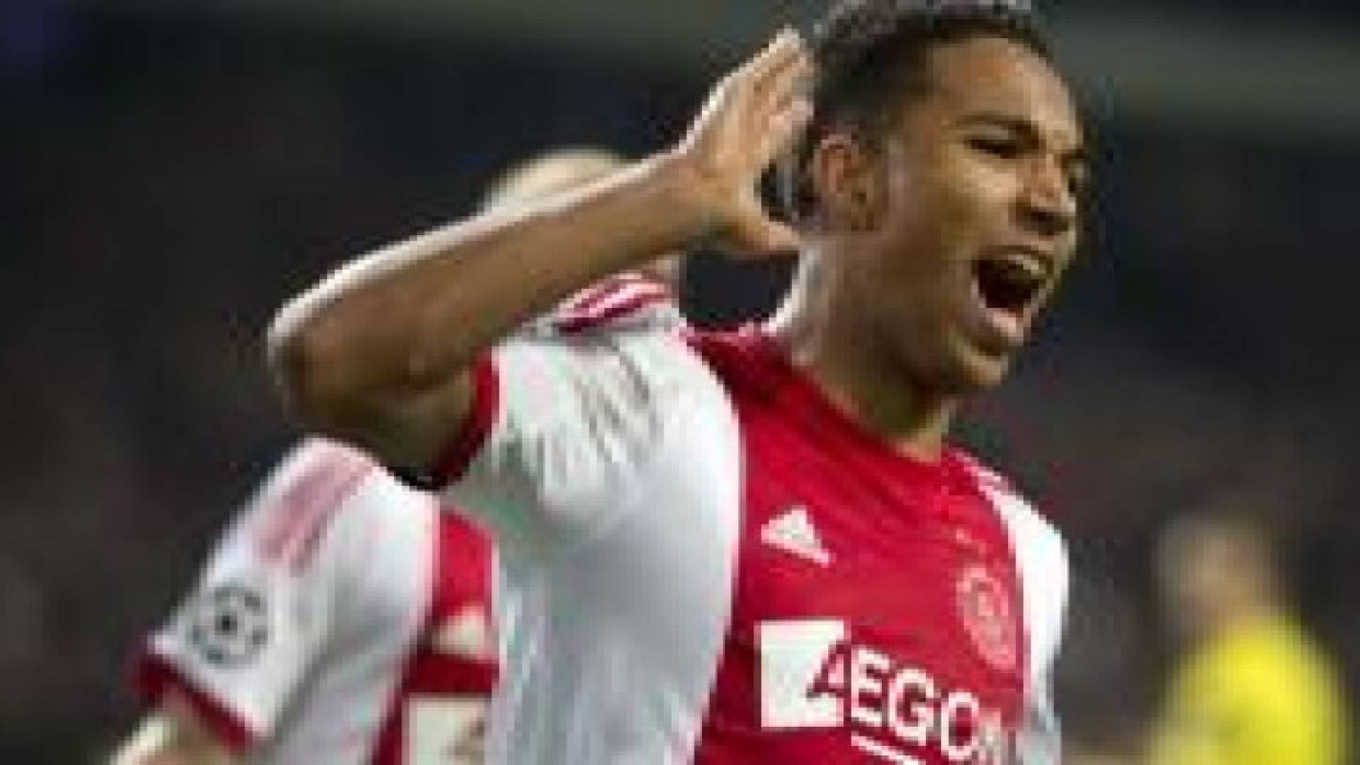 اياكس يواصل الانفراد بالصدارة في الدوري الهولندي