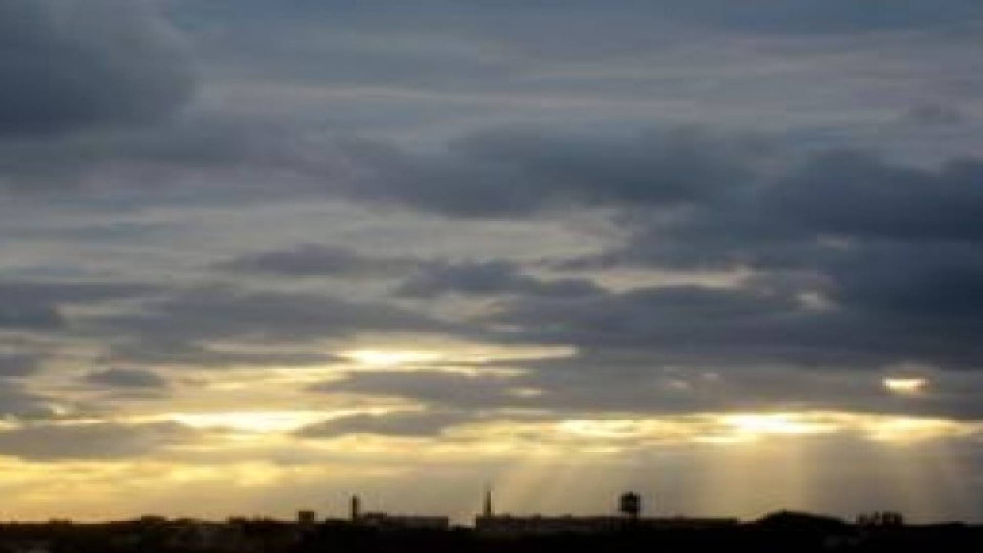 نشاط لافت للرياح الشرقية وزخات من الأمطار محتملة