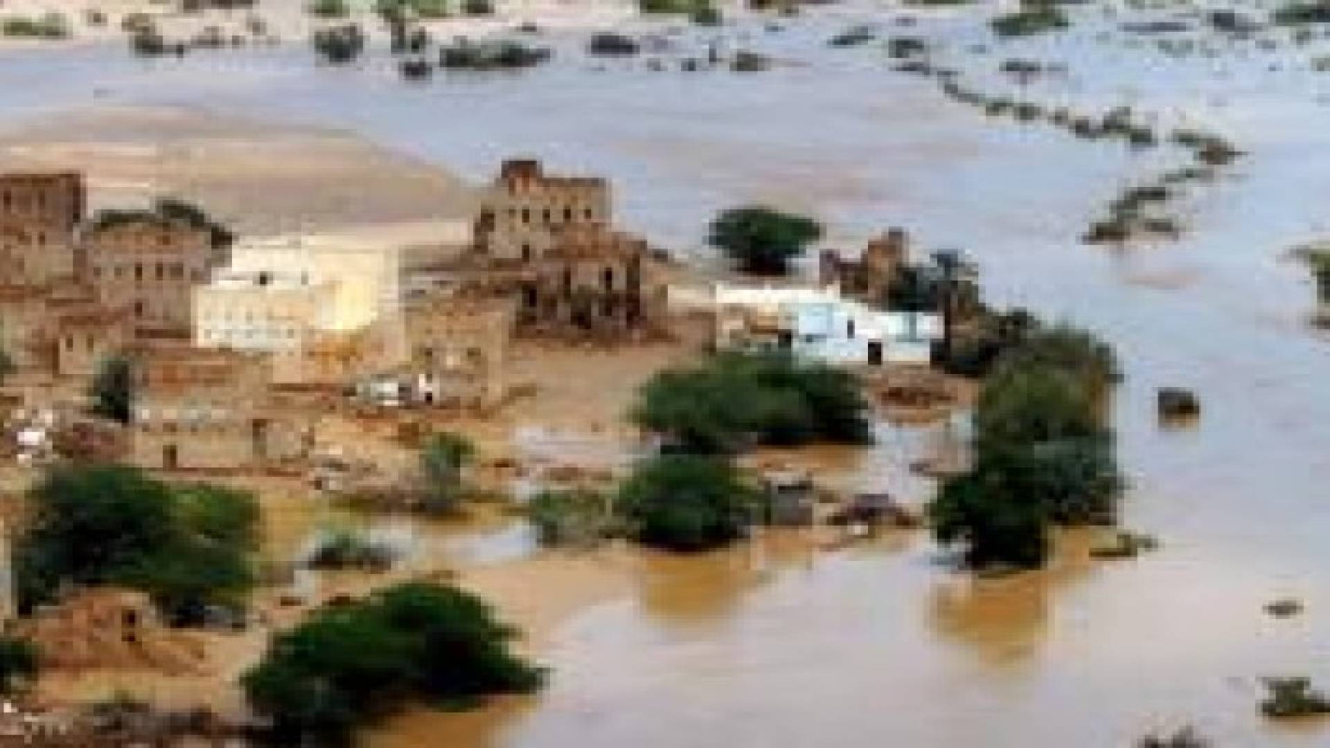 اليمن: إعصار "شابالا" يدفع الآلاف بحضرموت للنزوح